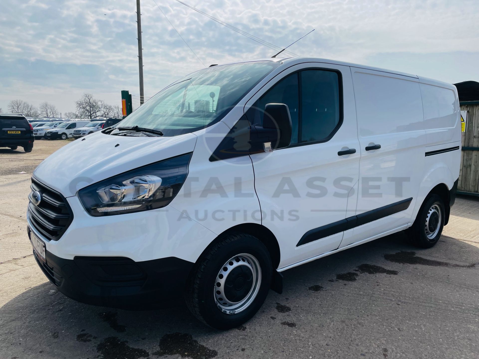 ON SALE FORD TRANSIT CUSTOM 2.0TDCI "300" ECO-BLUE (2021 MODEL) EURO 6 / AD BLUE - LOW MILEAGE - Image 6 of 24