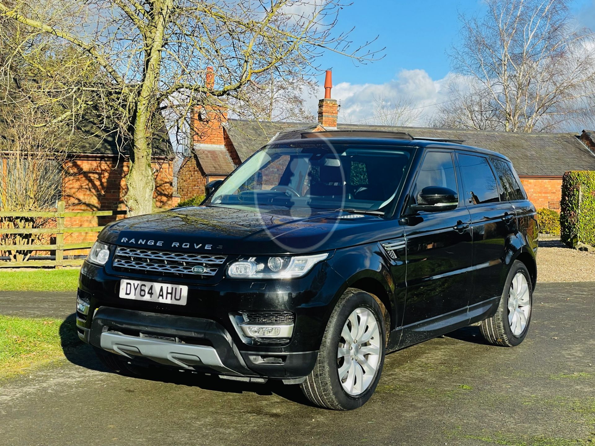 RANGE ROVER SPORT *HSE* SUV (2015 MODEL) 3.0 SDV6 - 8 SPEED AUTO *PAN ROOF - FULLY LOADED* (NO VAT) - Image 2 of 62