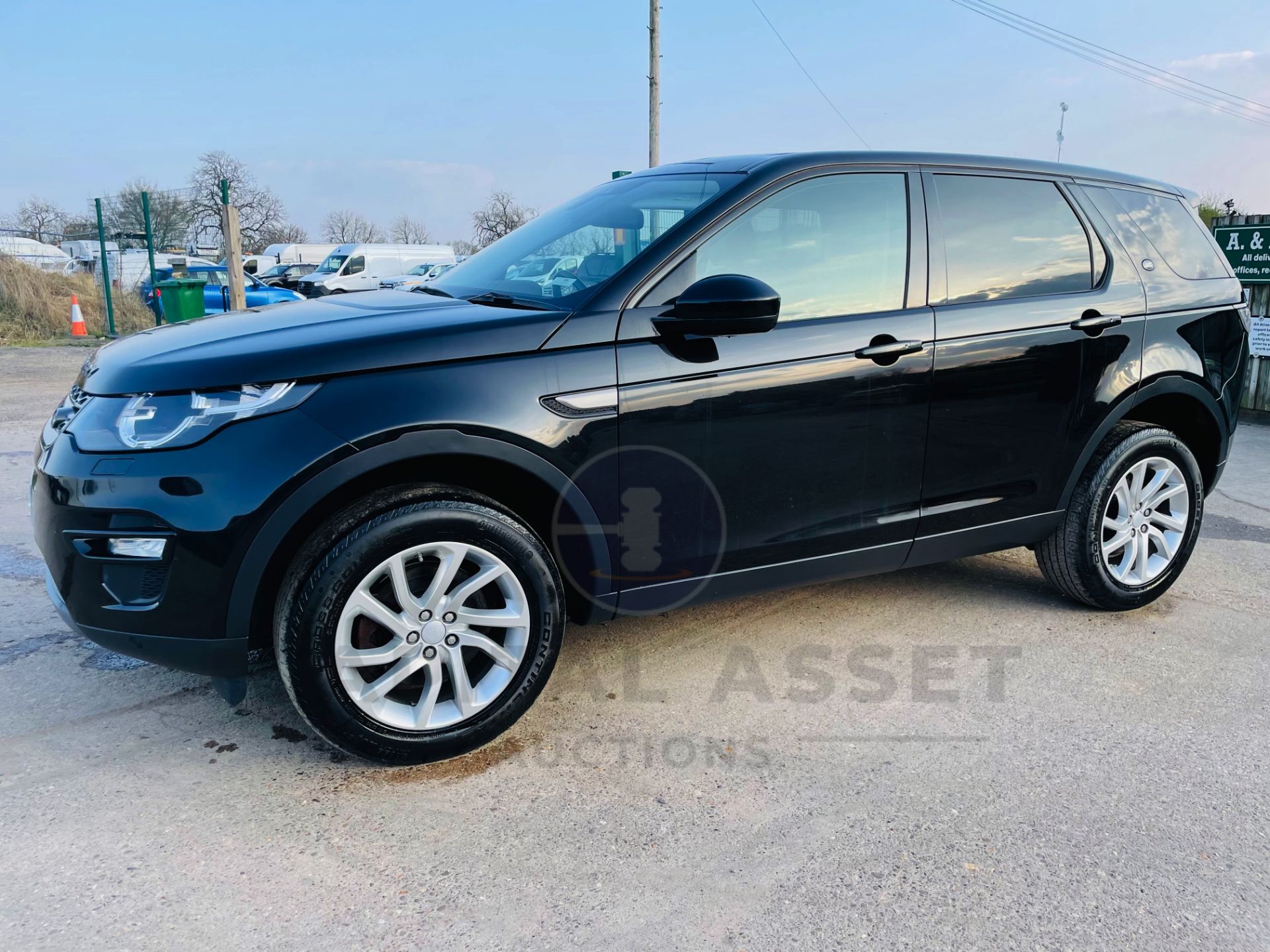 (On Sale) LAND ROVER DISCOVERY SPORT *SE TECH* 7 SEATER SUV (2018 - EURO 6) TD4 - AUTO *LOW MILEAGE* - Image 7 of 35