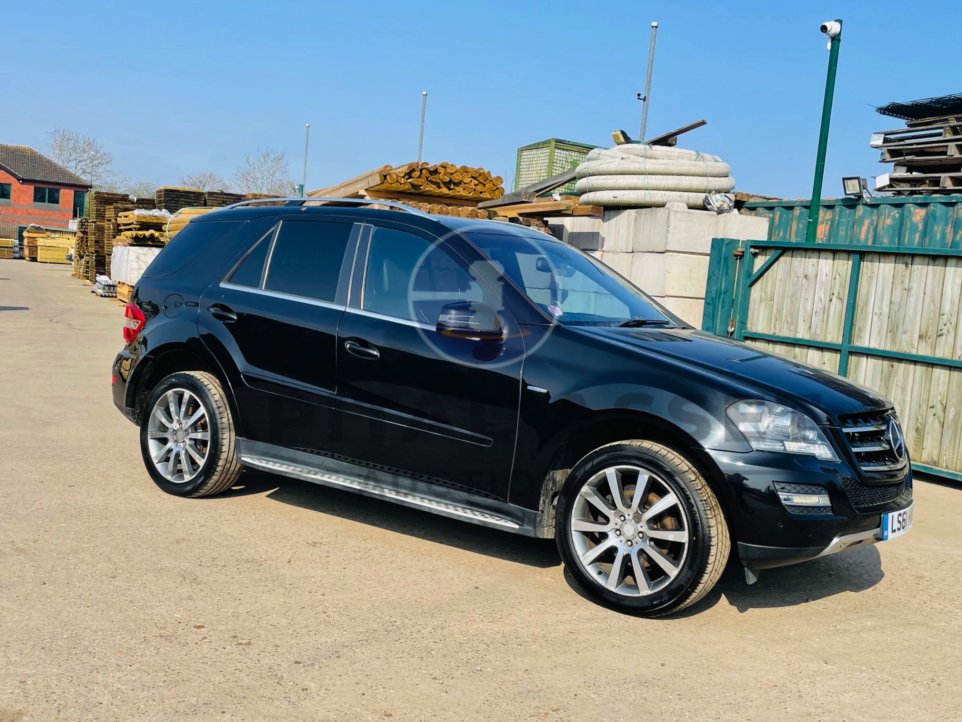 (On Sale) MERCEDES-BENZ ML 350 CDI *GRAND EDITION* SUV (61 REG) 3.0 DIESEL - AUTO *HUGE SPEC* - Image 2 of 53