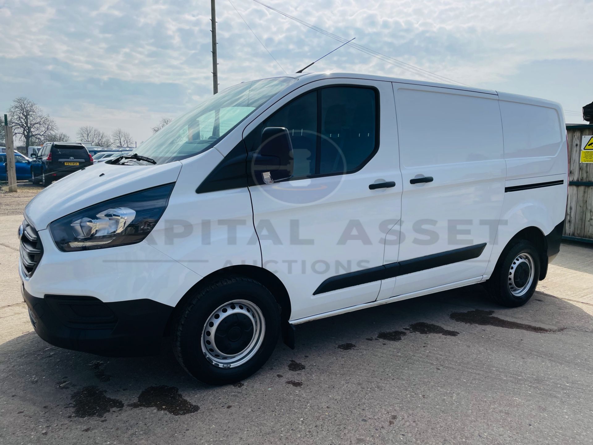 ON SALE FORD TRANSIT CUSTOM 2.0TDCI "300" ECO-BLUE (2021 MODEL) EURO 6 / AD BLUE - LOW MILEAGE - Image 7 of 24