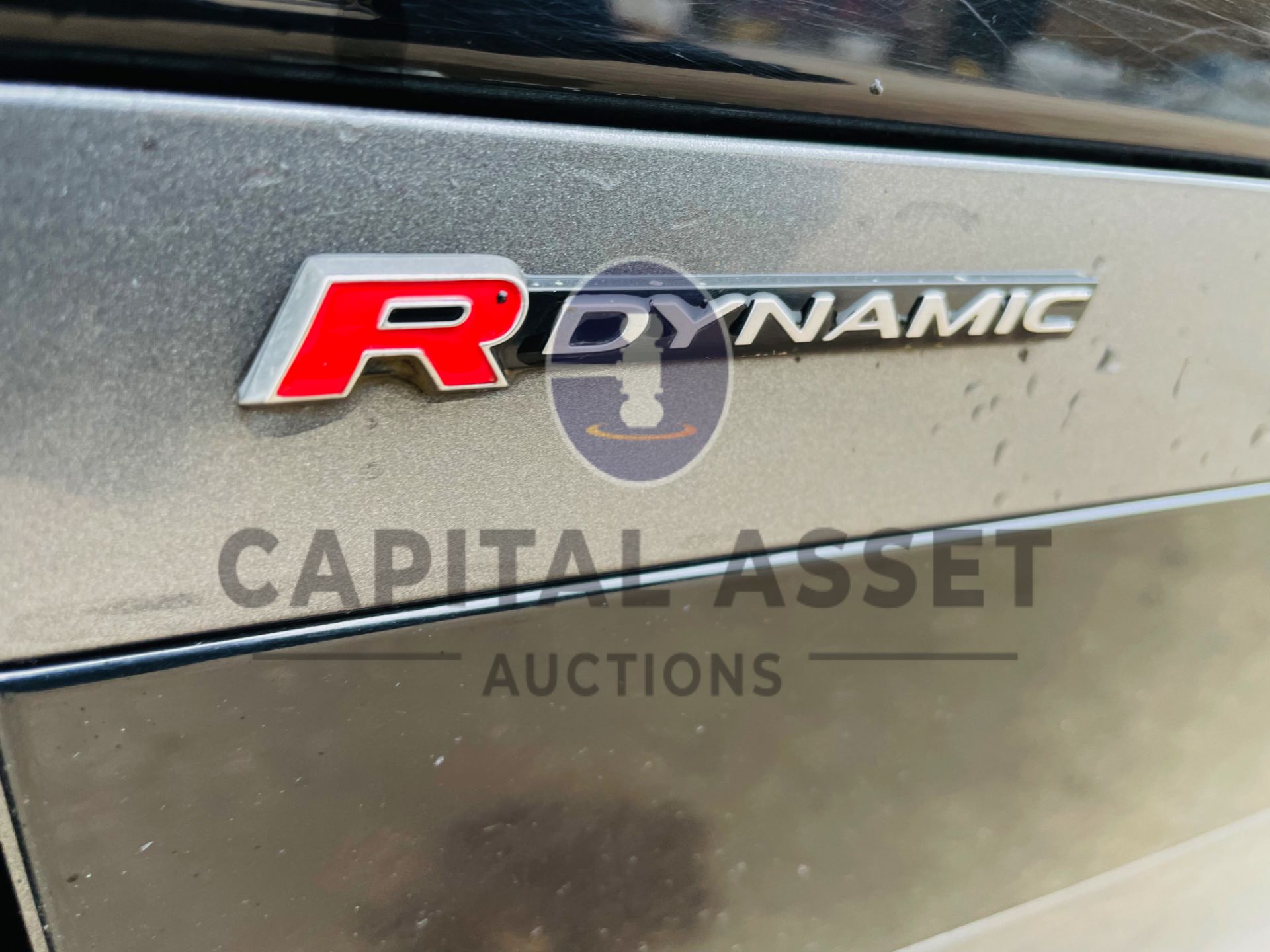 (On Sale) RANGE ROVER EVOQUE *R-DYNAMIC* SUV (69 REG - NEW MODEL) 2.0 DIESEL - EURO 6 (1 OWNER) - Image 17 of 50