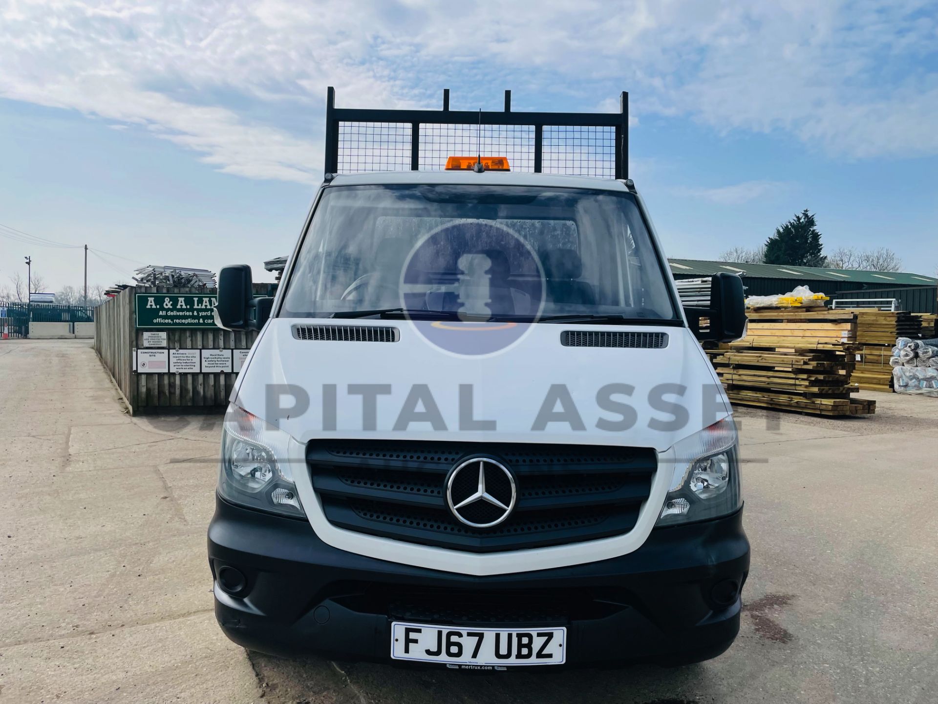 (On Sale) MERCEDES-BENZ SPRINTER 314 CDI *TIPPER* (67 REG - EURO 6) '140 BHP - 6 SPEED' (1 OWNER) - Image 4 of 39