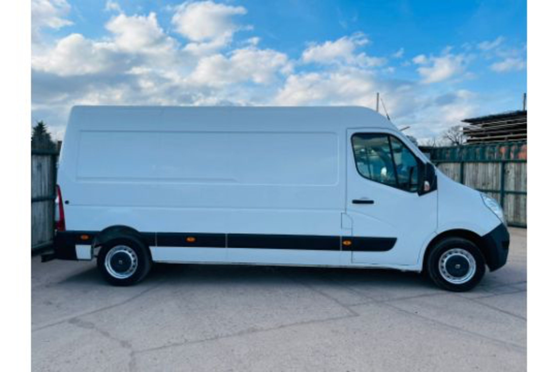 On Sale RENAULT MASTER LM35 (145) "BUSINESS ENERGY" START/STOP EURO 6 - LONG WHEEL BASE - 2017 REG - - Image 2 of 15