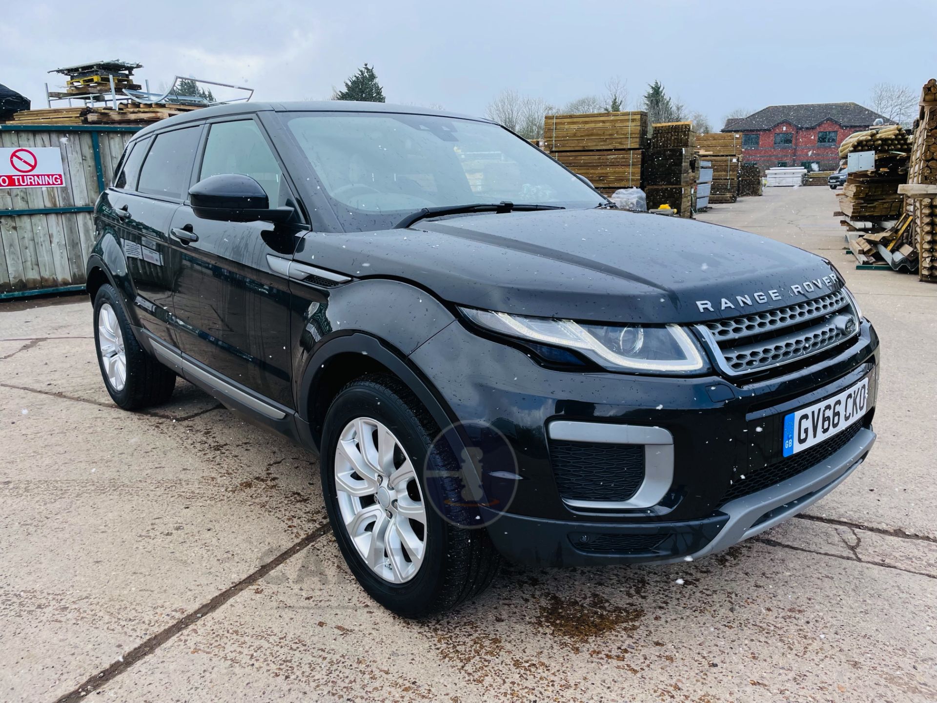 RANGE ROVER EVOQUE 2.0ED4 "SE" 1 OWNER FSH (2017) LEATHER - SAT NAV-EURO 6-HEATED SEATS *GREAT SPEC* - Image 3 of 27