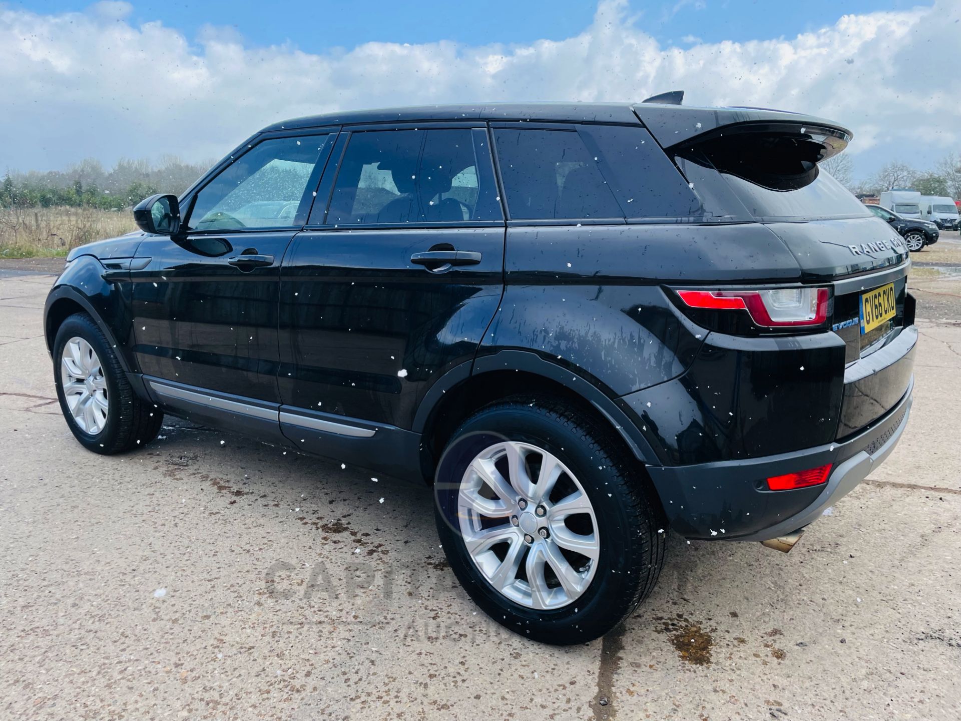 RANGE ROVER EVOQUE 2.0ED4 "SE" 1 OWNER FSH (2017) LEATHER - SAT NAV-EURO 6-HEATED SEATS *GREAT SPEC* - Image 9 of 27