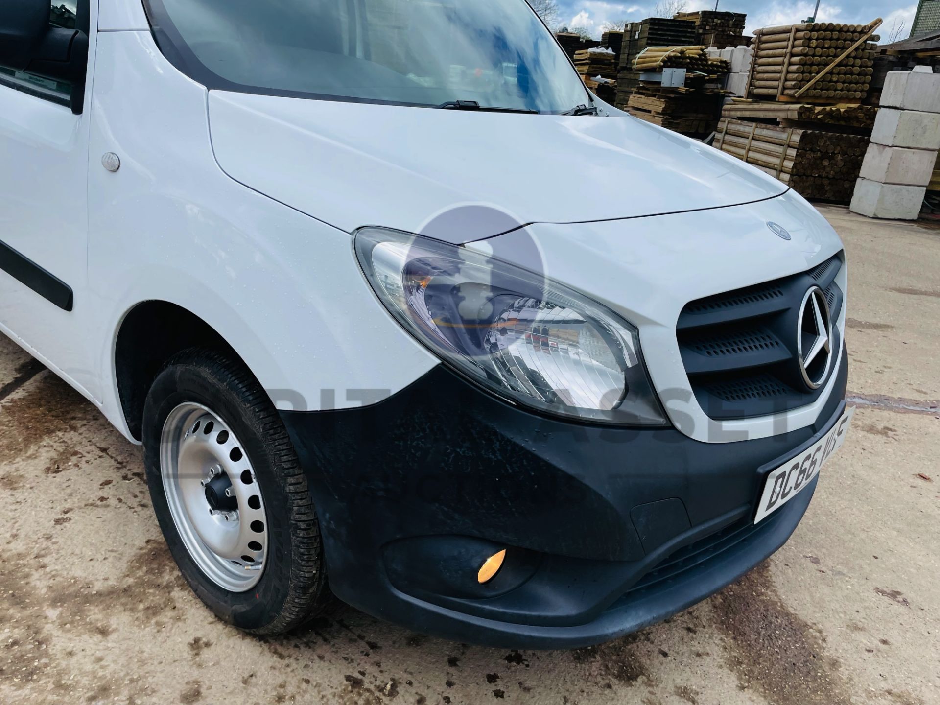 MERCEDES-BENZ CITAN 111 CDI *XLWB - 5 SEATER CREW VAN* (2017 - EURO 6) 110 BHP - 6 SPEED *AIR CON* - Image 15 of 40