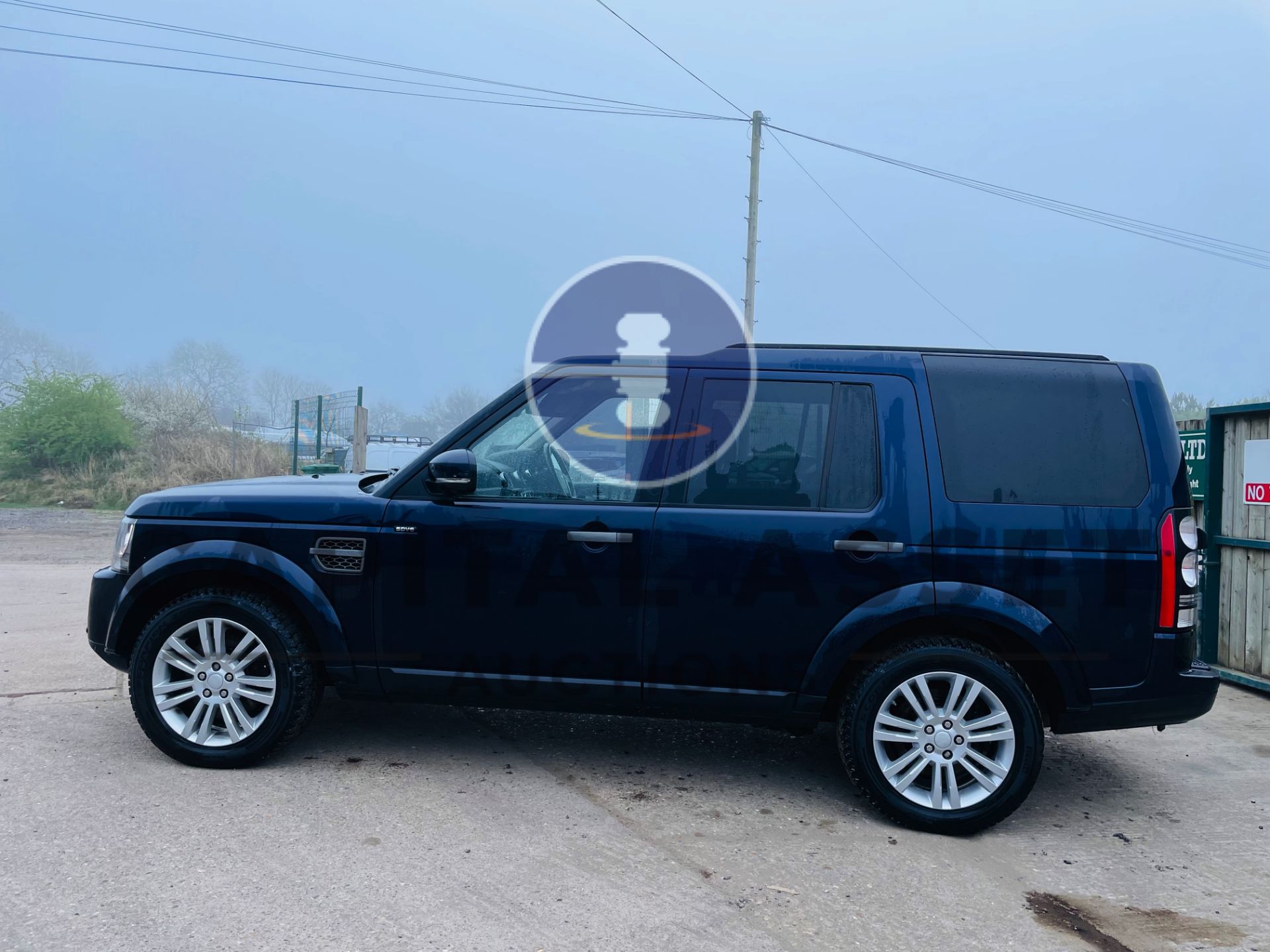 LAND ROVER DISCOVERY 4 *SE* SUV (2016 -FACELIFT) 3.0 SDV6 - 255 BHP - 8 SPEED AUTO *GREAT SPEC* - Image 8 of 52