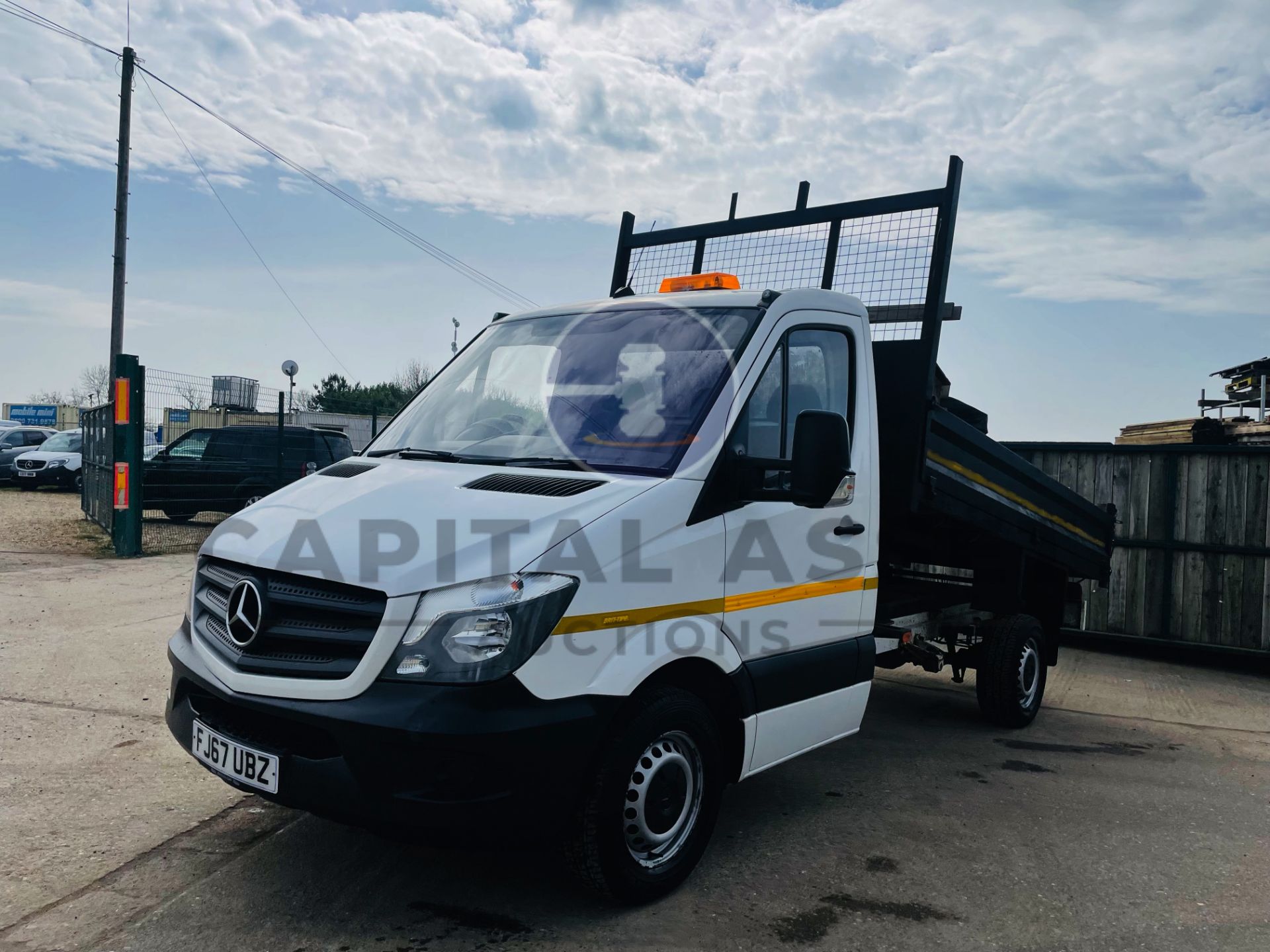 (On Sale) MERCEDES-BENZ SPRINTER 314 CDI *TIPPER* (67 REG - EURO 6) '140 BHP - 6 SPEED' (1 OWNER) - Image 5 of 39