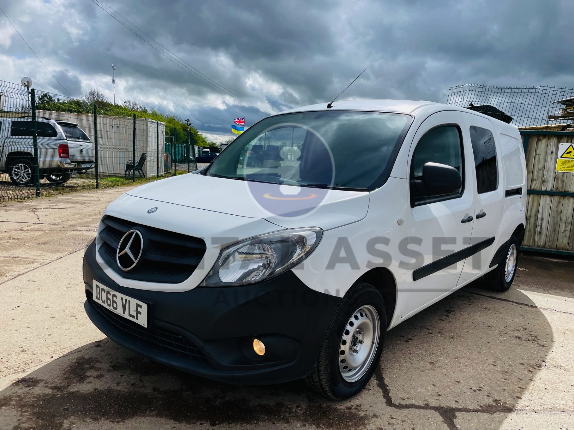 MERCEDES-BENZ CITAN 111 CDI *XLWB - 5 SEATER CREW VAN* (2017 - EURO 6) 110 BHP - 6 SPEED *AIR CON* - Image 5 of 40