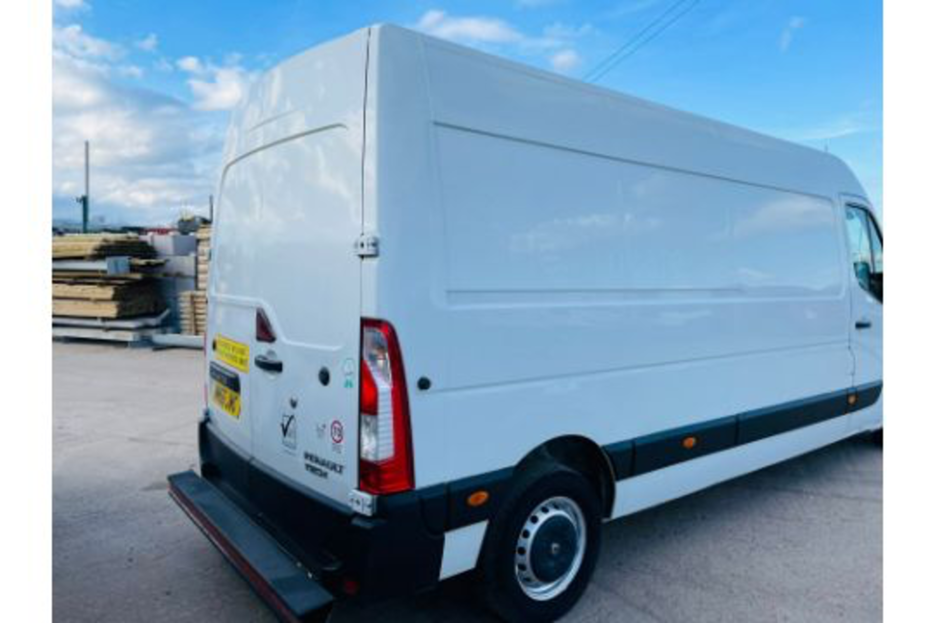 On Sale RENAULT MASTER LM35 (145) "BUSINESS ENERGY" START/STOP EURO 6 - LONG WHEEL BASE - 2017 REG - - Image 6 of 15