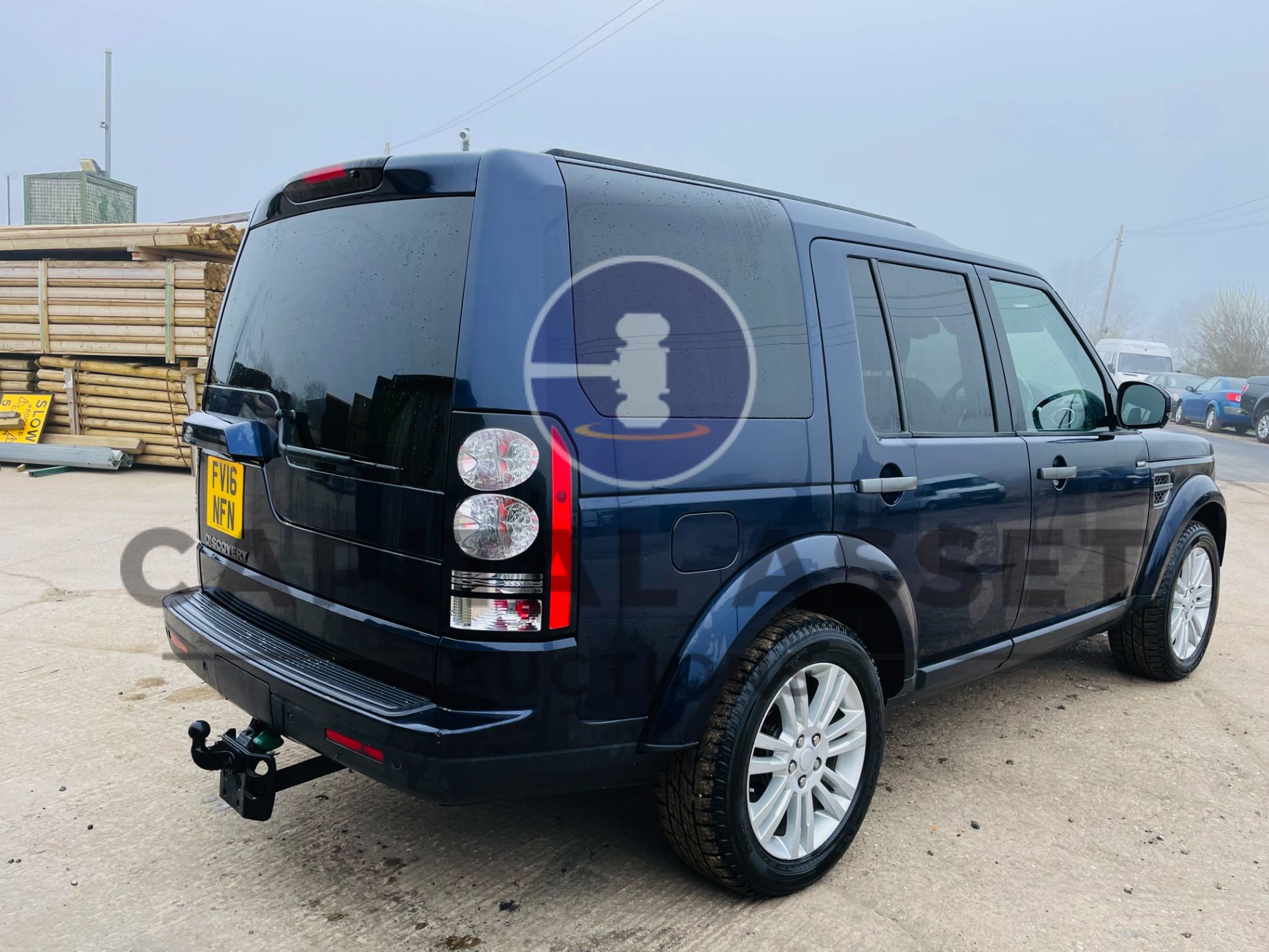 LAND ROVER DISCOVERY 4 *SE* SUV (2016 -FACELIFT) 3.0 SDV6 - 255 BHP - 8 SPEED AUTO *GREAT SPEC* - Image 12 of 52