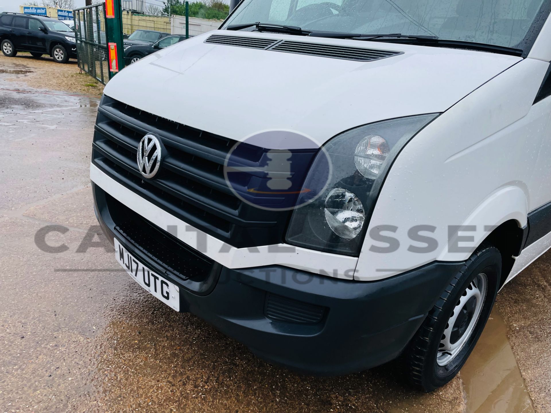 VOLKSWAGEN CRAFTER CR35 *LWB - DROPSIDE TRUCK* (2017 - EURO 6) '6 SPEED - STOP / START' - Image 16 of 39