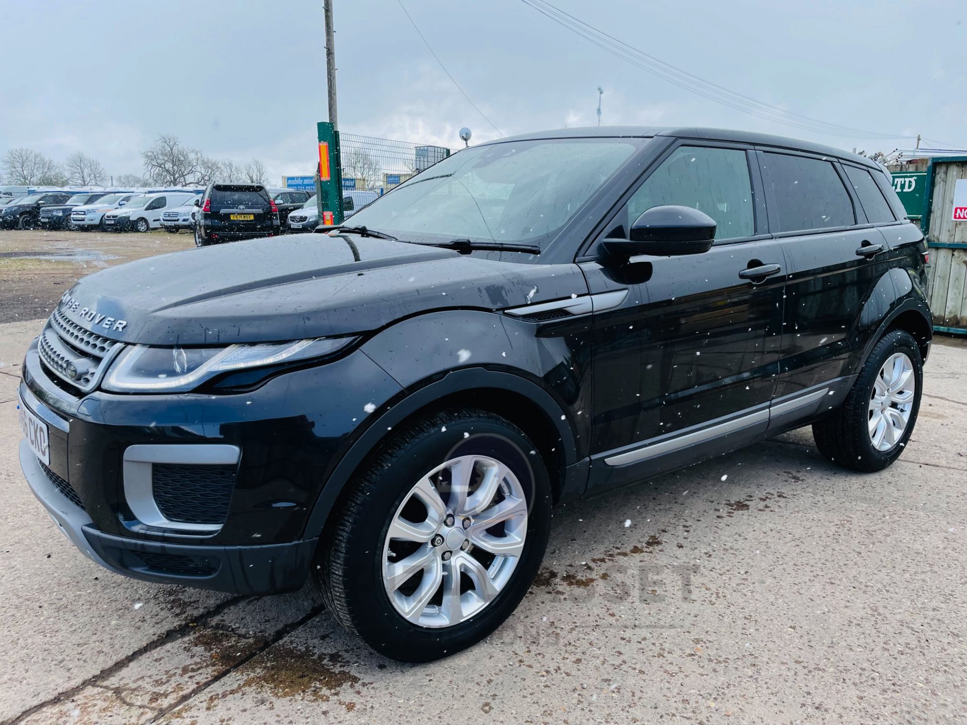 RANGE ROVER EVOQUE 2.0ED4 "SE" 1 OWNER FSH (2017) LEATHER - SAT NAV-EURO 6-HEATED SEATS *GREAT SPEC* - Image 6 of 27