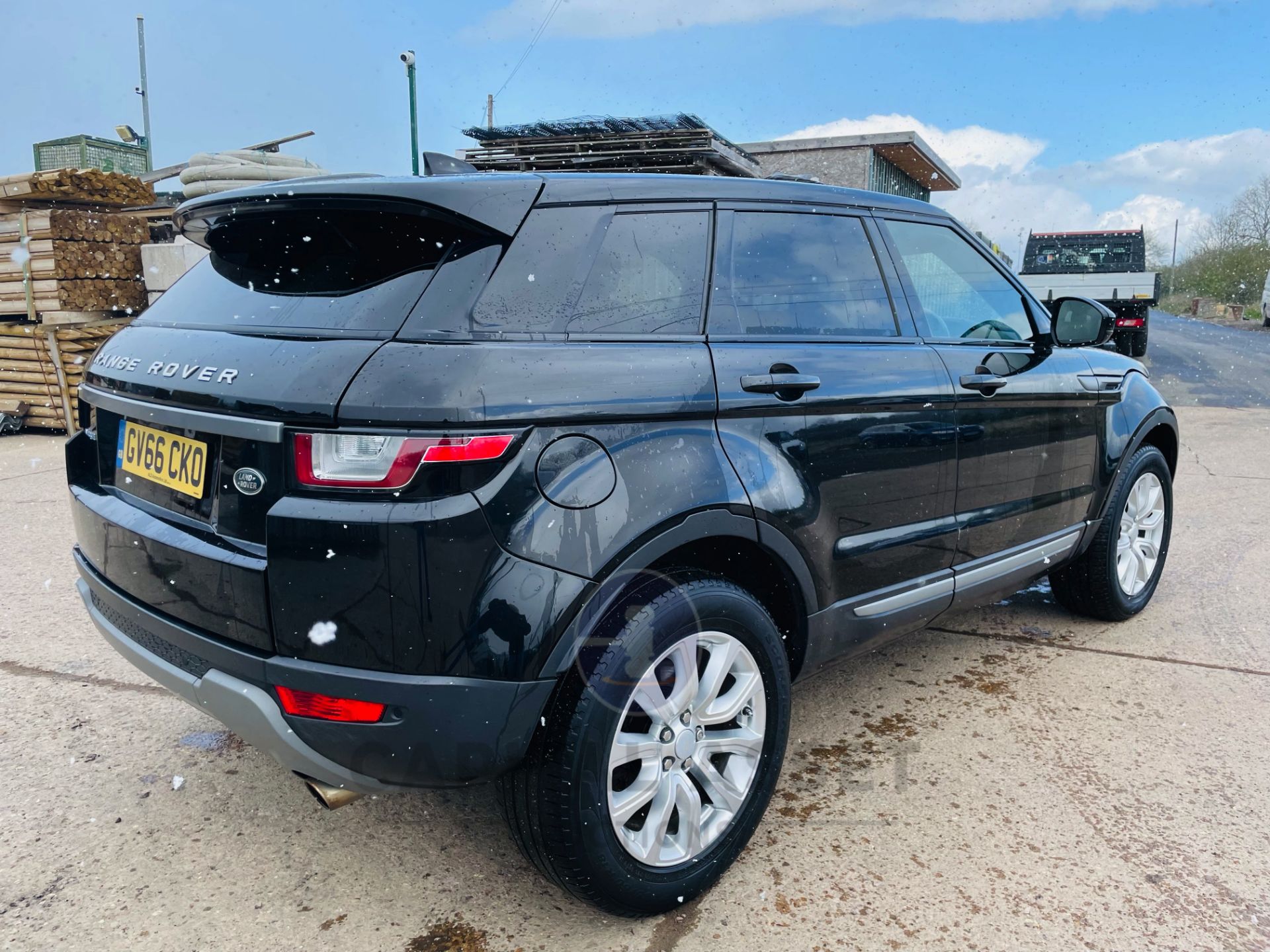 RANGE ROVER EVOQUE 2.0ED4 "SE" 1 OWNER FSH (2017) LEATHER - SAT NAV-EURO 6-HEATED SEATS *GREAT SPEC* - Image 11 of 27