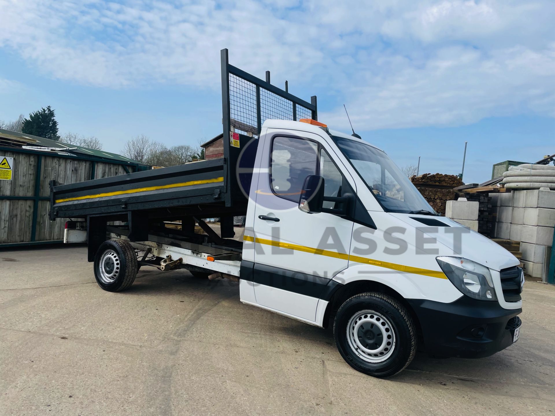 (On Sale) MERCEDES-BENZ SPRINTER 314 CDI *TIPPER* (67 REG - EURO 6) '140 BHP - 6 SPEED' (1 OWNER) - Image 2 of 39