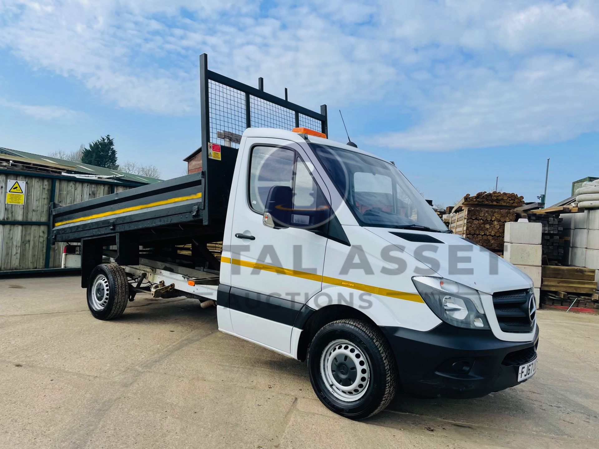 (On Sale) MERCEDES-BENZ SPRINTER 314 CDI *TIPPER* (67 REG - EURO 6) '140 BHP - 6 SPEED' (1 OWNER) - Image 3 of 39