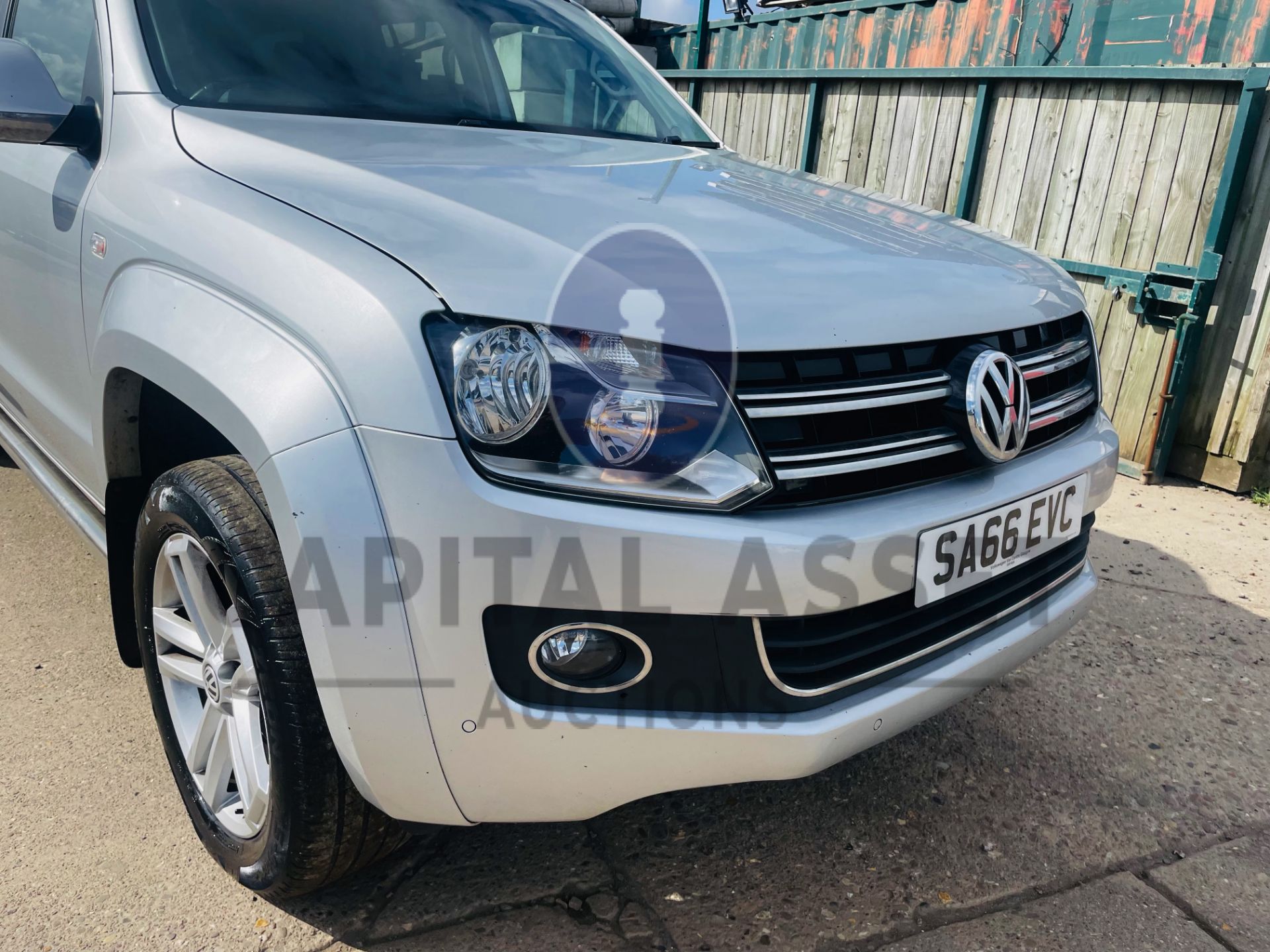 (On Sale) VOLKSWAGEN AMAROK *HIGHLINE* D/CAB PICK-UP (66 REG -EURO 6) 4MOTION - AUTO *LEATHER & NAV* - Image 16 of 51