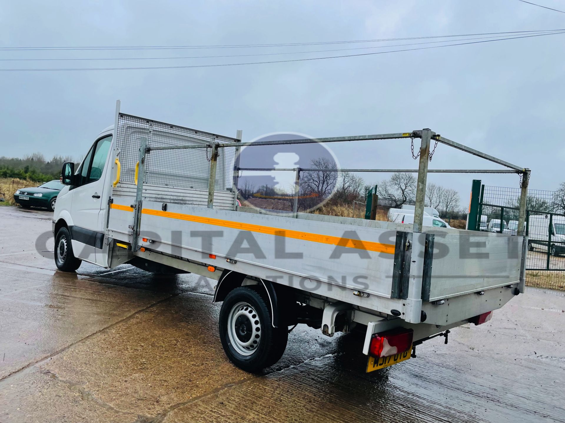 VOLKSWAGEN CRAFTER CR35 *LWB - DROPSIDE TRUCK* (2017 - EURO 6) '6 SPEED - STOP / START' - Image 10 of 39