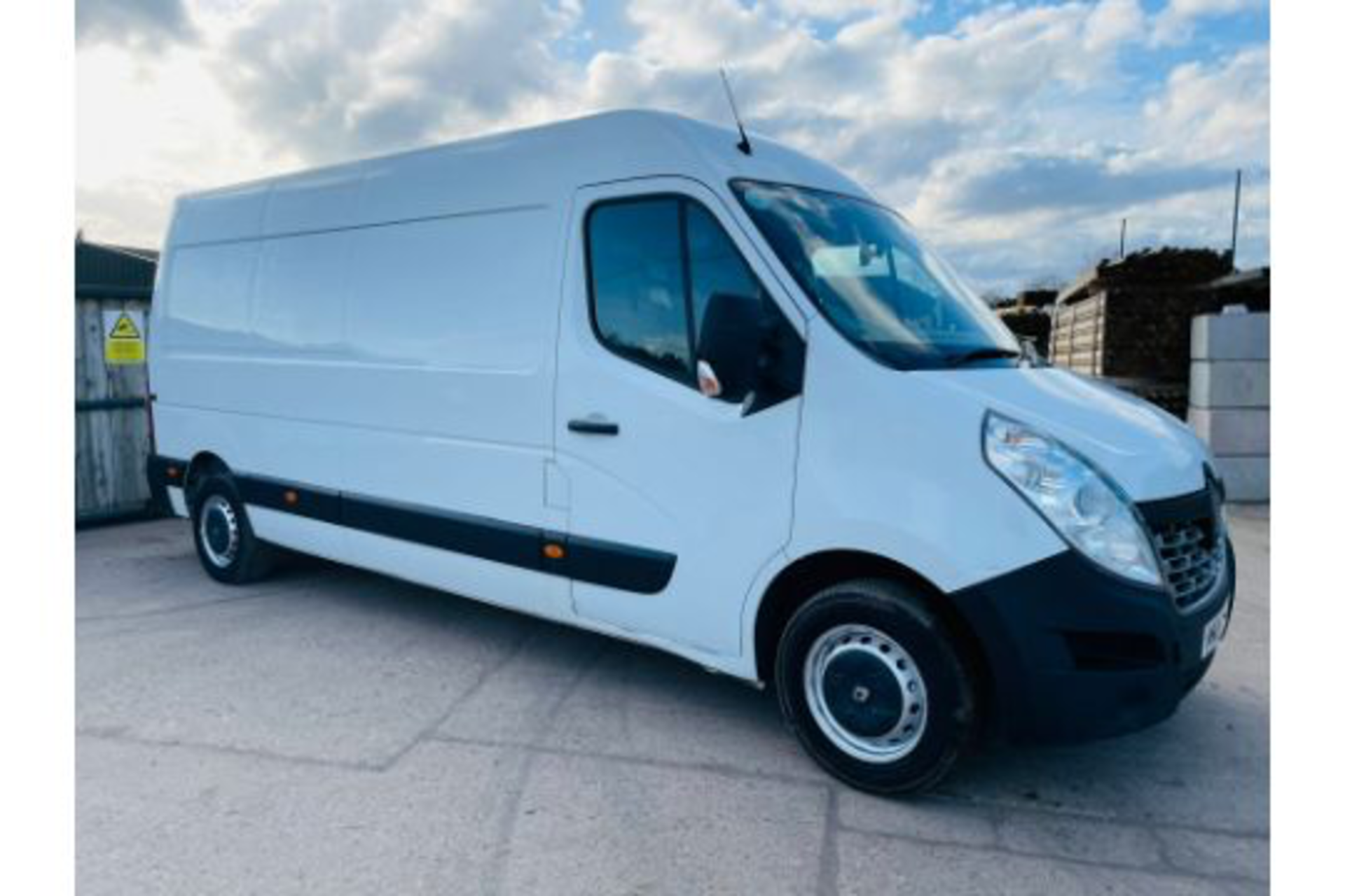 On Sale RENAULT MASTER LM35 (145) "BUSINESS ENERGY" START/STOP EURO 6 - LONG WHEEL BASE - 2017 REG -