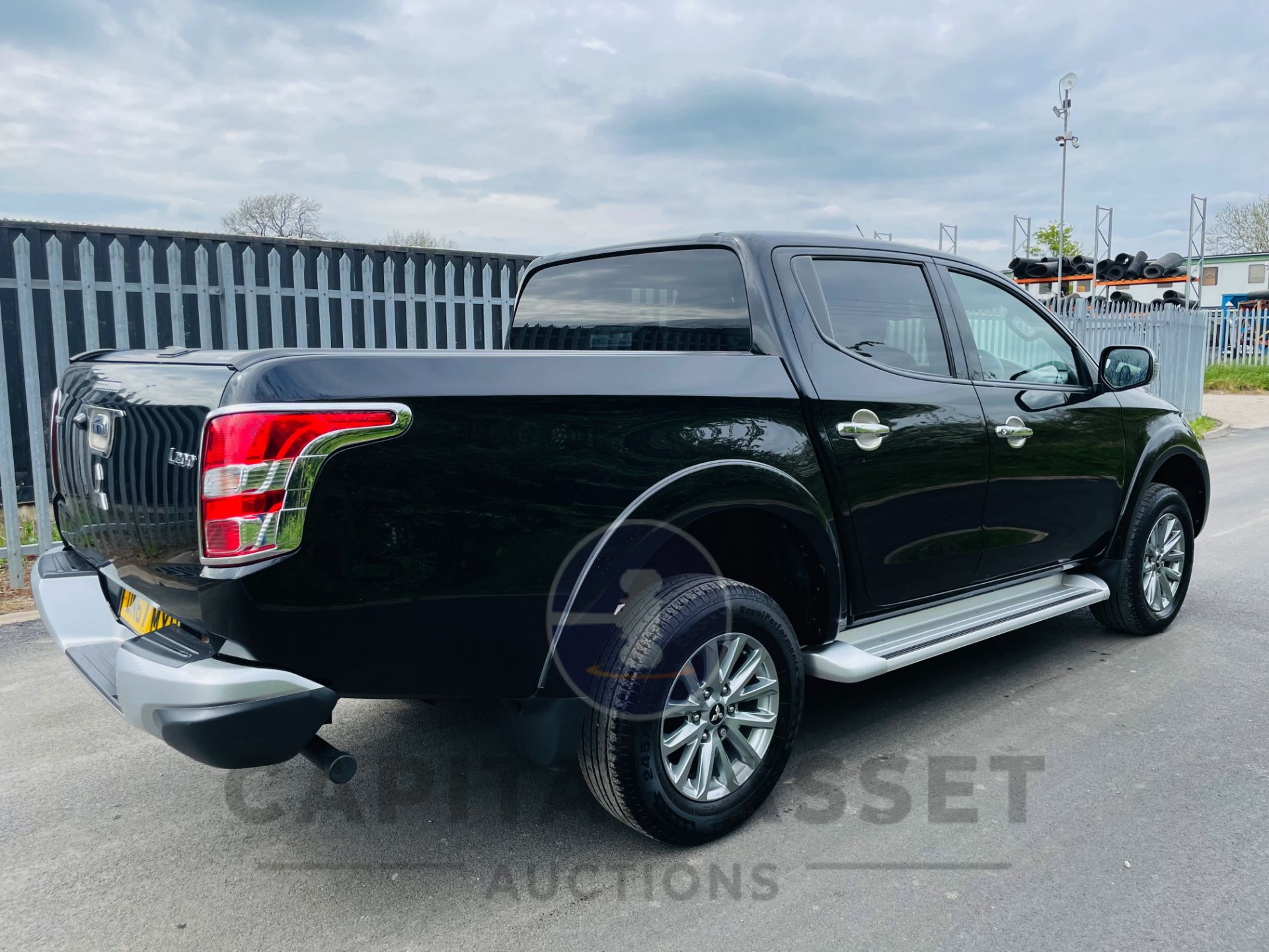 (ON SALE) MITSUBISHI L200 "BARBARIAN" DI-D AUTO (2018 MODEL) 1 OWNER *TOP SPEC* NAV -LOW MILEAGE FSH - Image 8 of 29