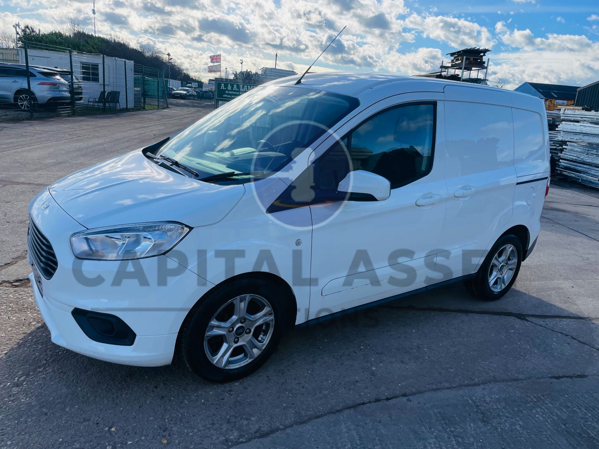 FORD TRANSIT COURIER *LIMITED EDITION* PANEL VAN (2019) '1.5 TDCI - 6 SPEED' A/C & SAT NAV (1 OWNER) - Image 5 of 36