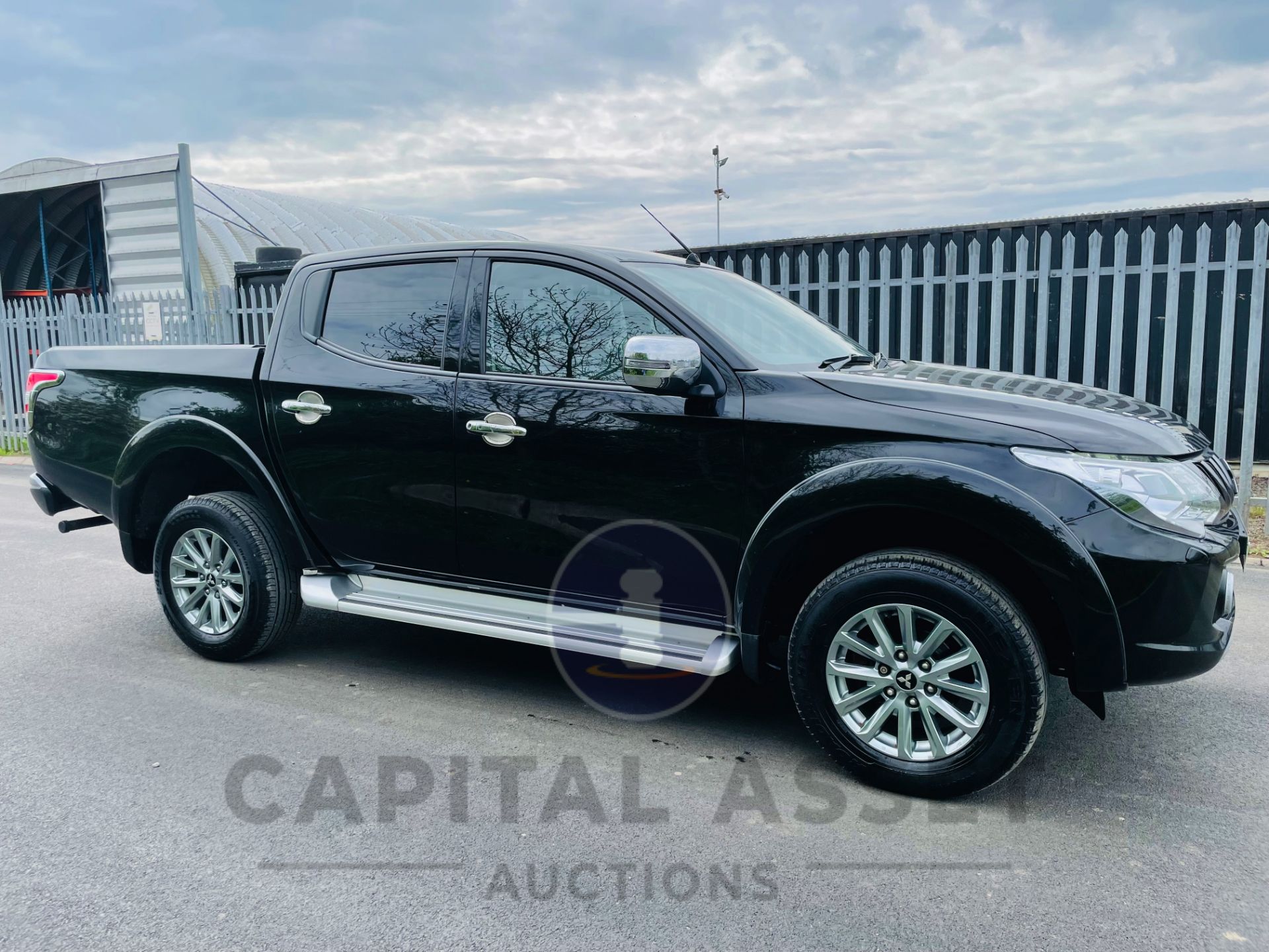 (ON SALE) MITSUBISHI L200 "BARBARIAN" DI-D AUTO (2018 MODEL) 1 OWNER *TOP SPEC* NAV -LOW MILEAGE FSH - Image 7 of 29