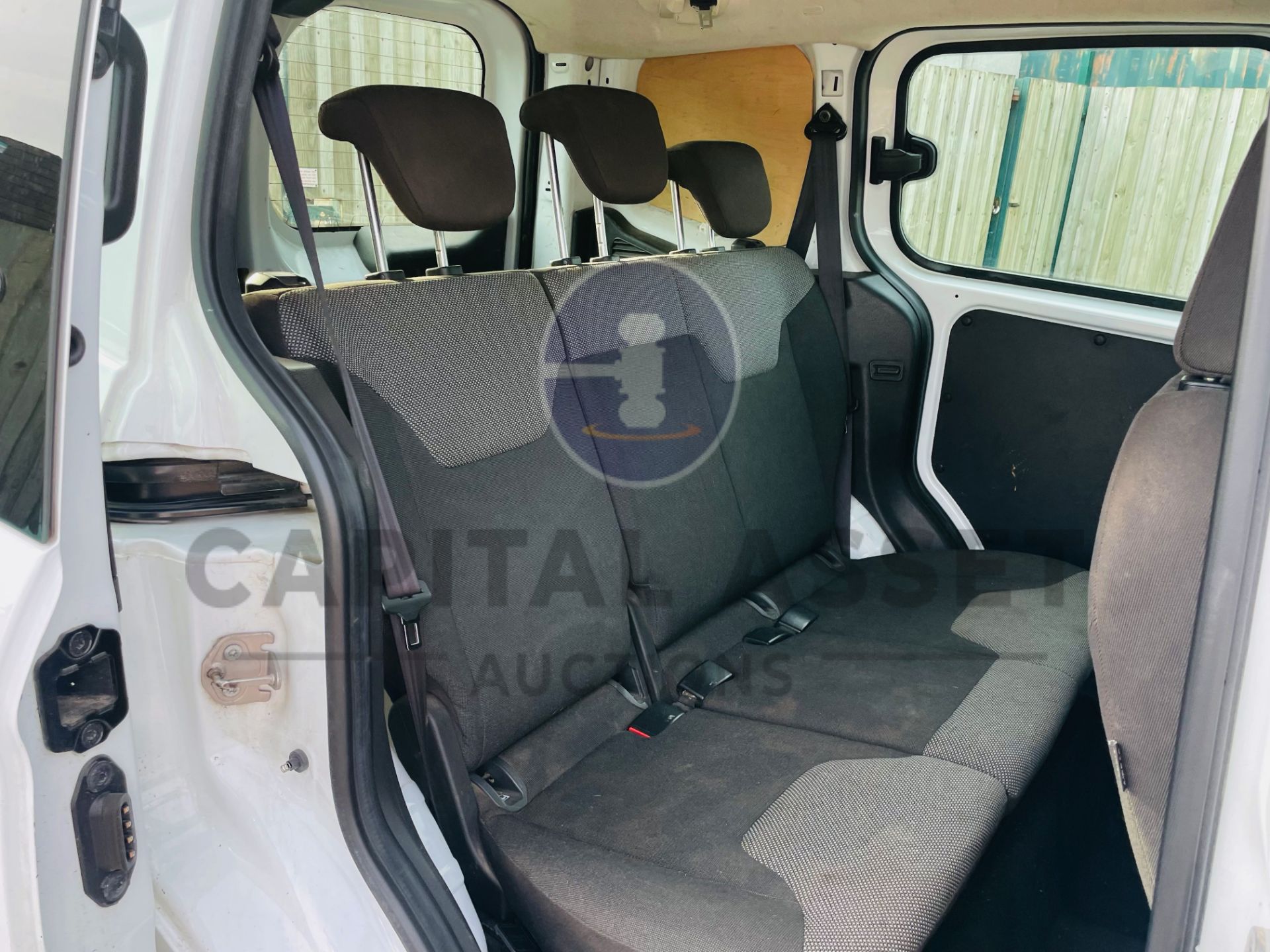 (ON SALE) FORD TRANSIT COURIER *5 SEATER CREW VAN* (2018-EURO 6) 1.5 TDCI -60 MPG+ (1 FORMER KEEPER) - Image 24 of 37