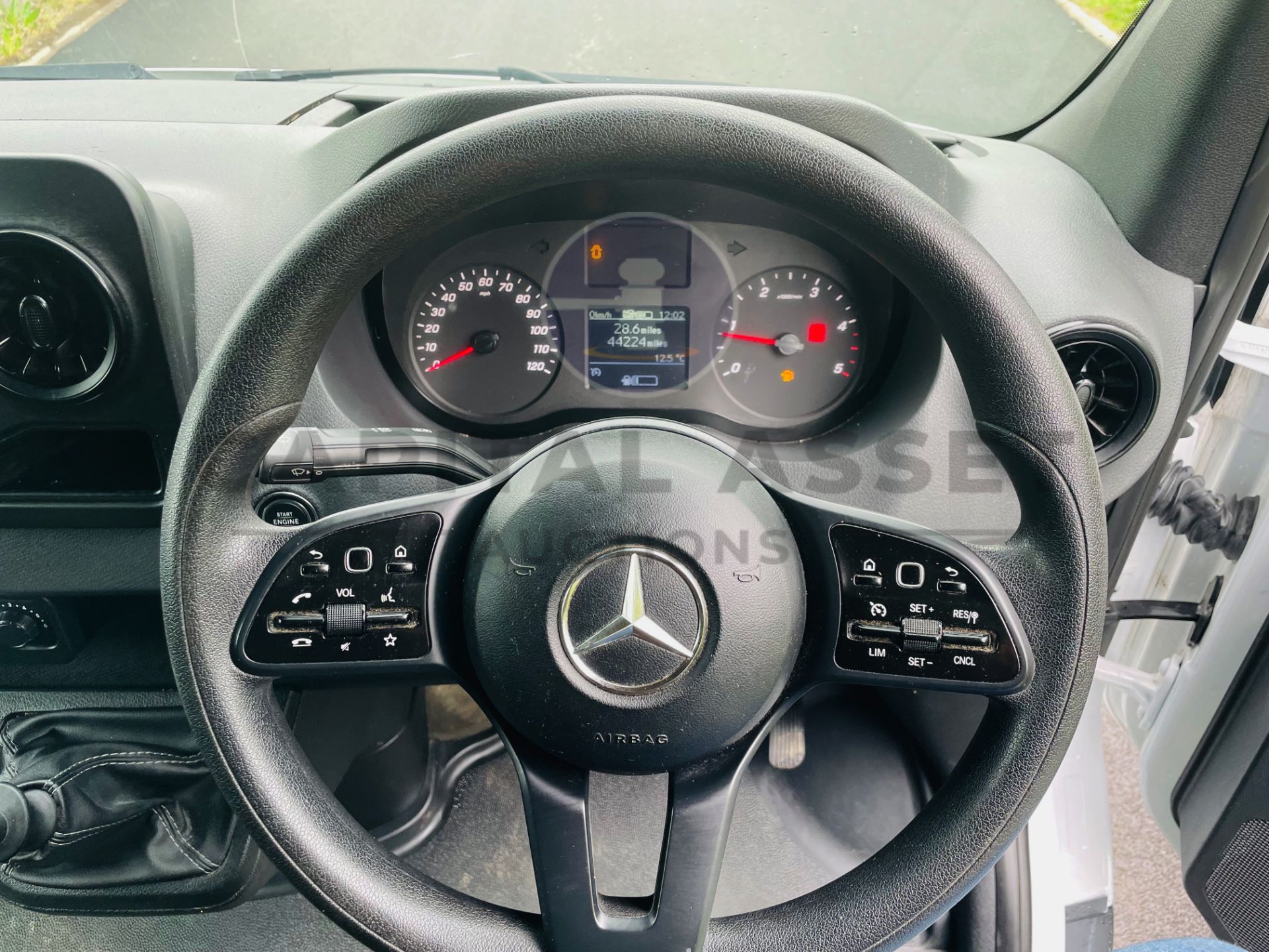 (ON SALE) MERCEDES SPRINTER 314CDI "140BHP" MWB (2021 MODEL) 1 OWNER - ONKY 44000 MILES *EURO 6* - Image 11 of 15