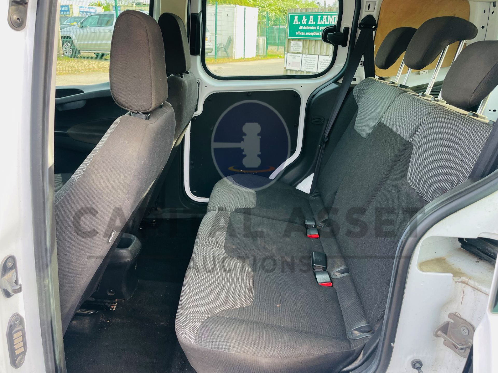 (ON SALE) FORD TRANSIT COURIER *5 SEATER CREW VAN* (2018-EURO 6) 1.5 TDCI -60 MPG+ (1 FORMER KEEPER) - Image 21 of 37