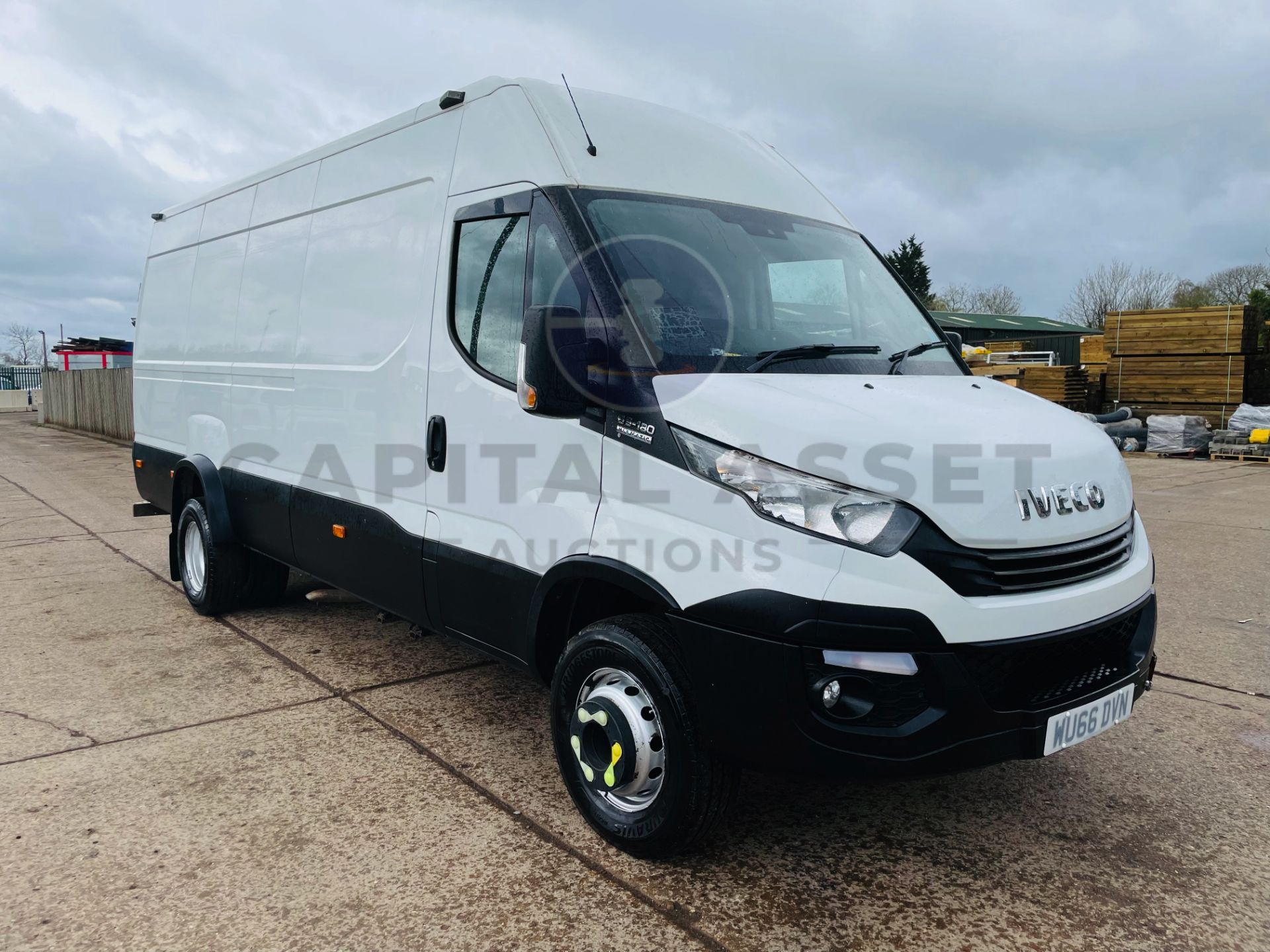 IVECO DAILY 65-180 HI MATIC XLWB (2017 MODEL) EURO 6 - AIR CON - SAT NAV -CRUISE *IDEAL CONVERSAION* - Image 5 of 25