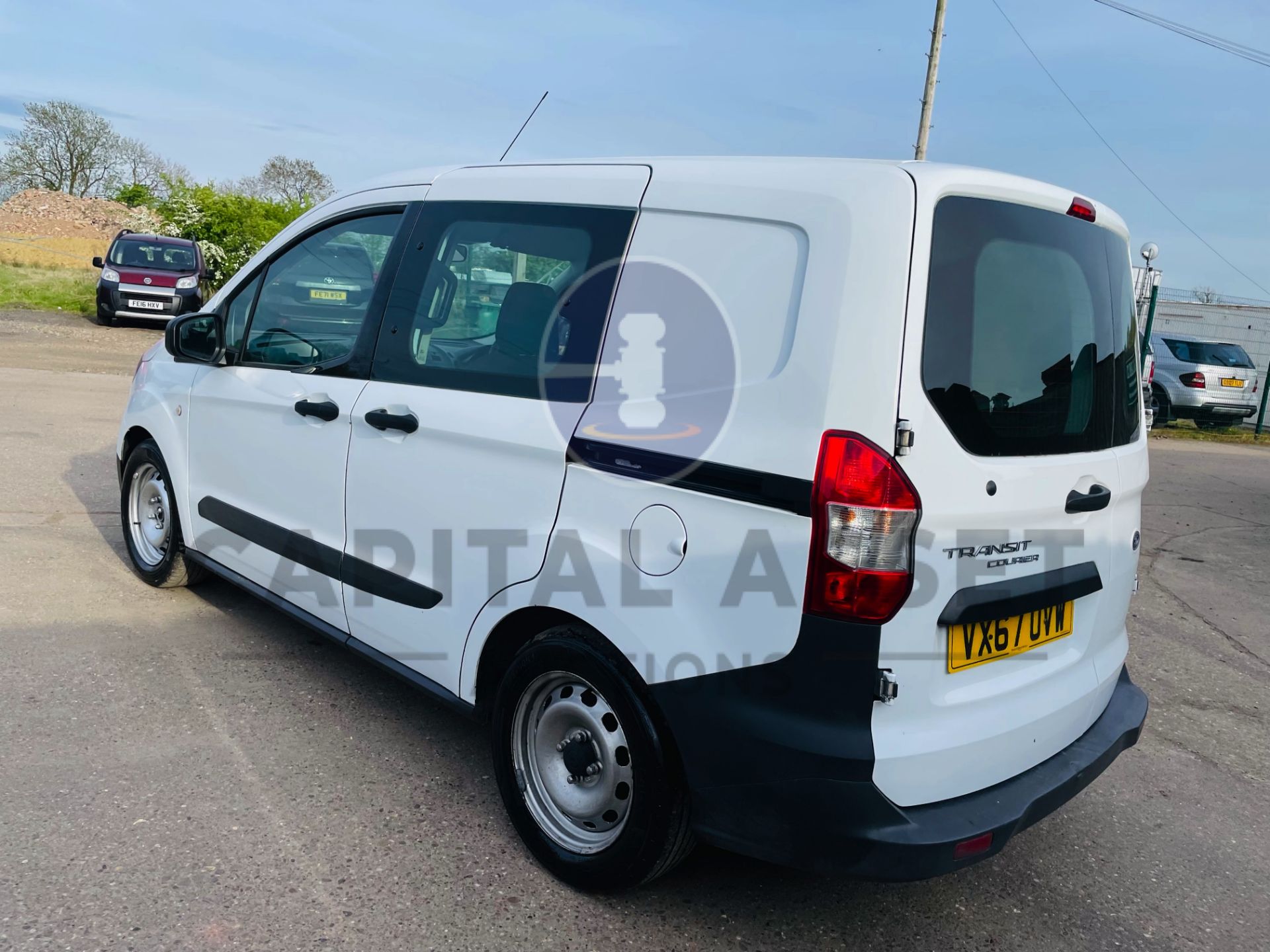 (ON SALE) FORD TRANSIT COURIER *5 SEATER CREW VAN* (2018-EURO 6) 1.5 TDCI -60 MPG+ (1 FORMER KEEPER) - Image 10 of 37