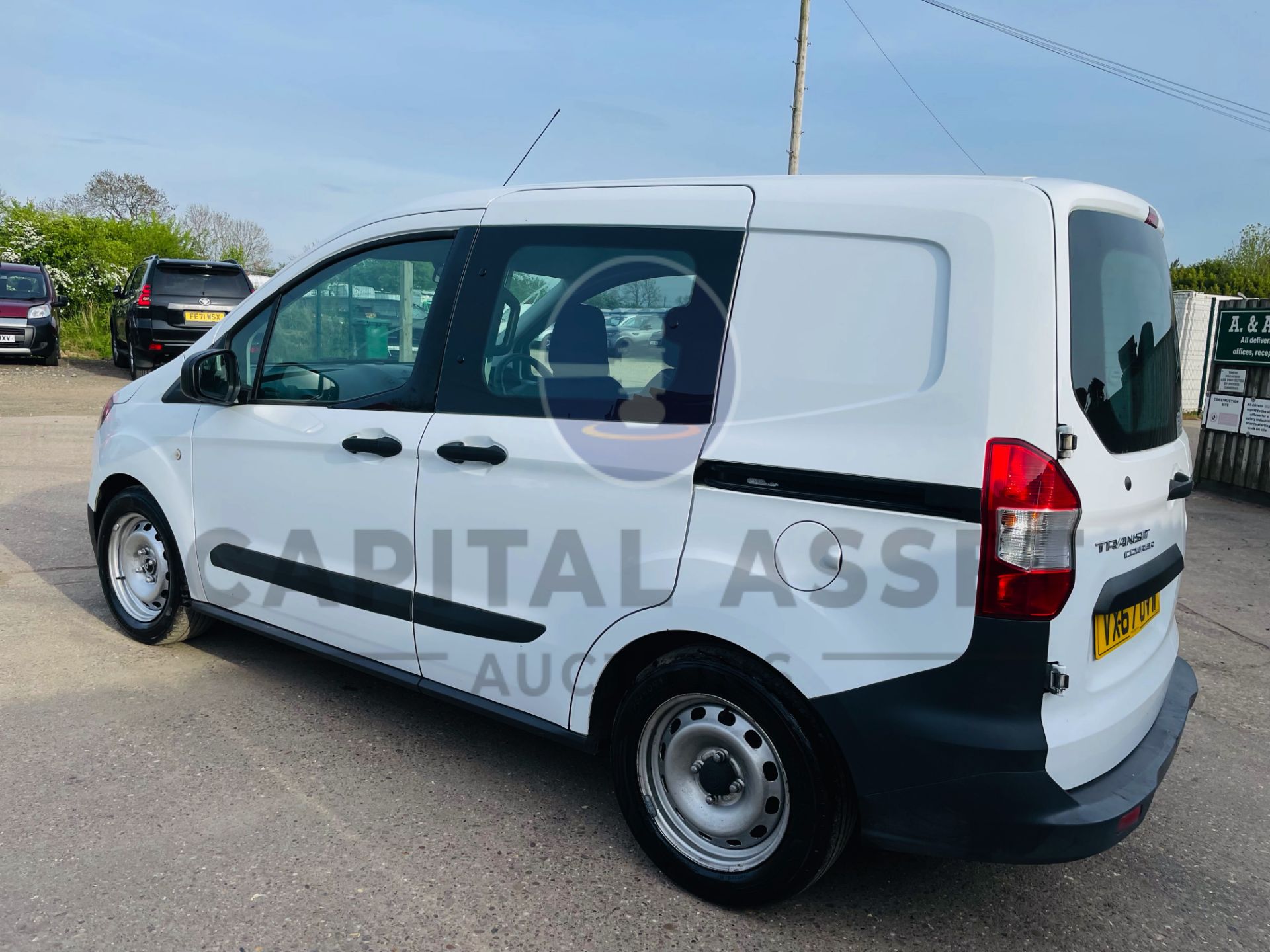 (ON SALE) FORD TRANSIT COURIER *5 SEATER CREW VAN* (2018-EURO 6) 1.5 TDCI -60 MPG+ (1 FORMER KEEPER) - Image 9 of 37
