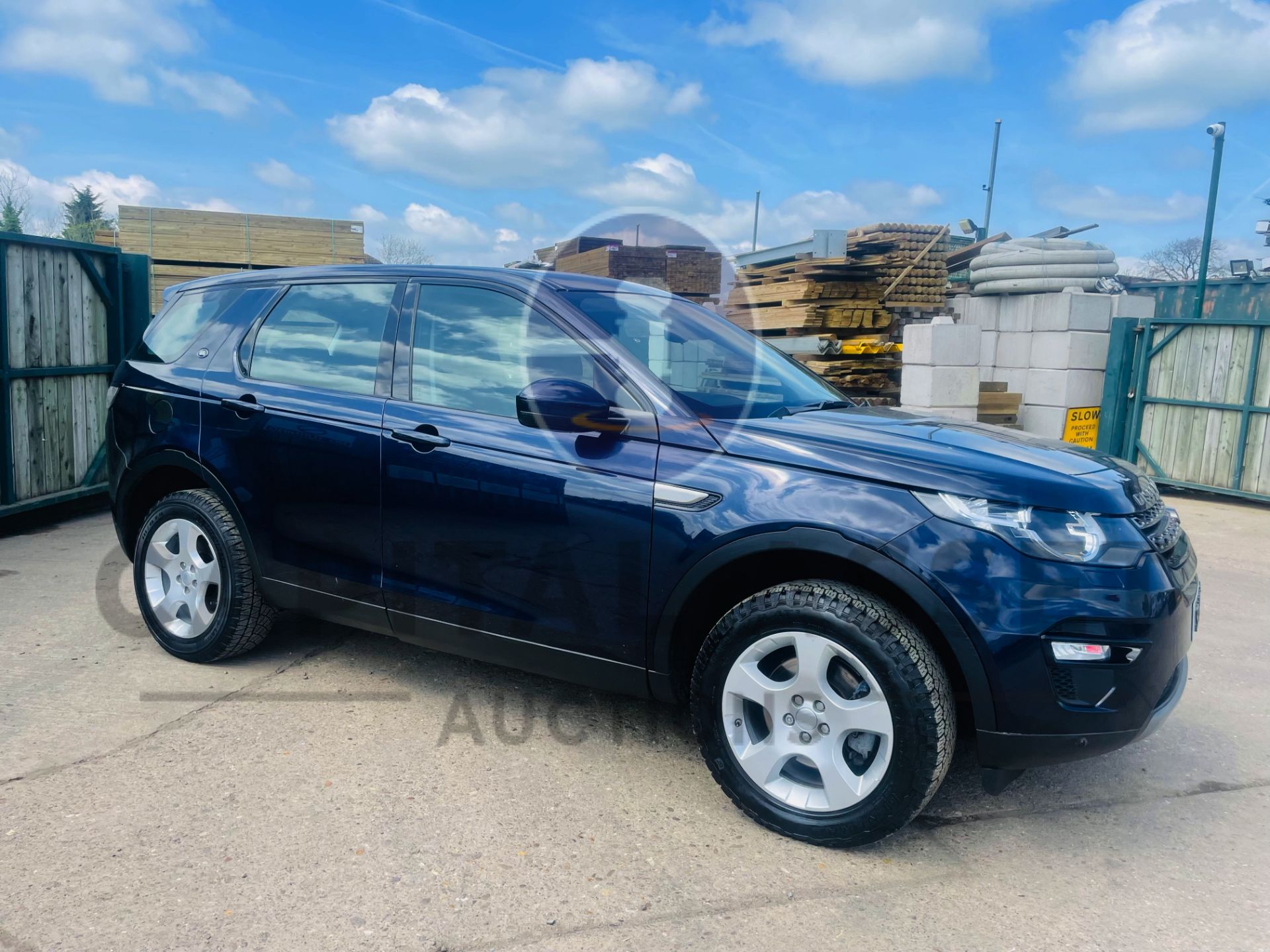 (On Sale) LAND ROVER DISCOVERY SPORT *SE TECH* 5 DOOR SUV (2016) 2.0 TD4-AUTO STOP/START *HUGE SPEC* - Image 2 of 46