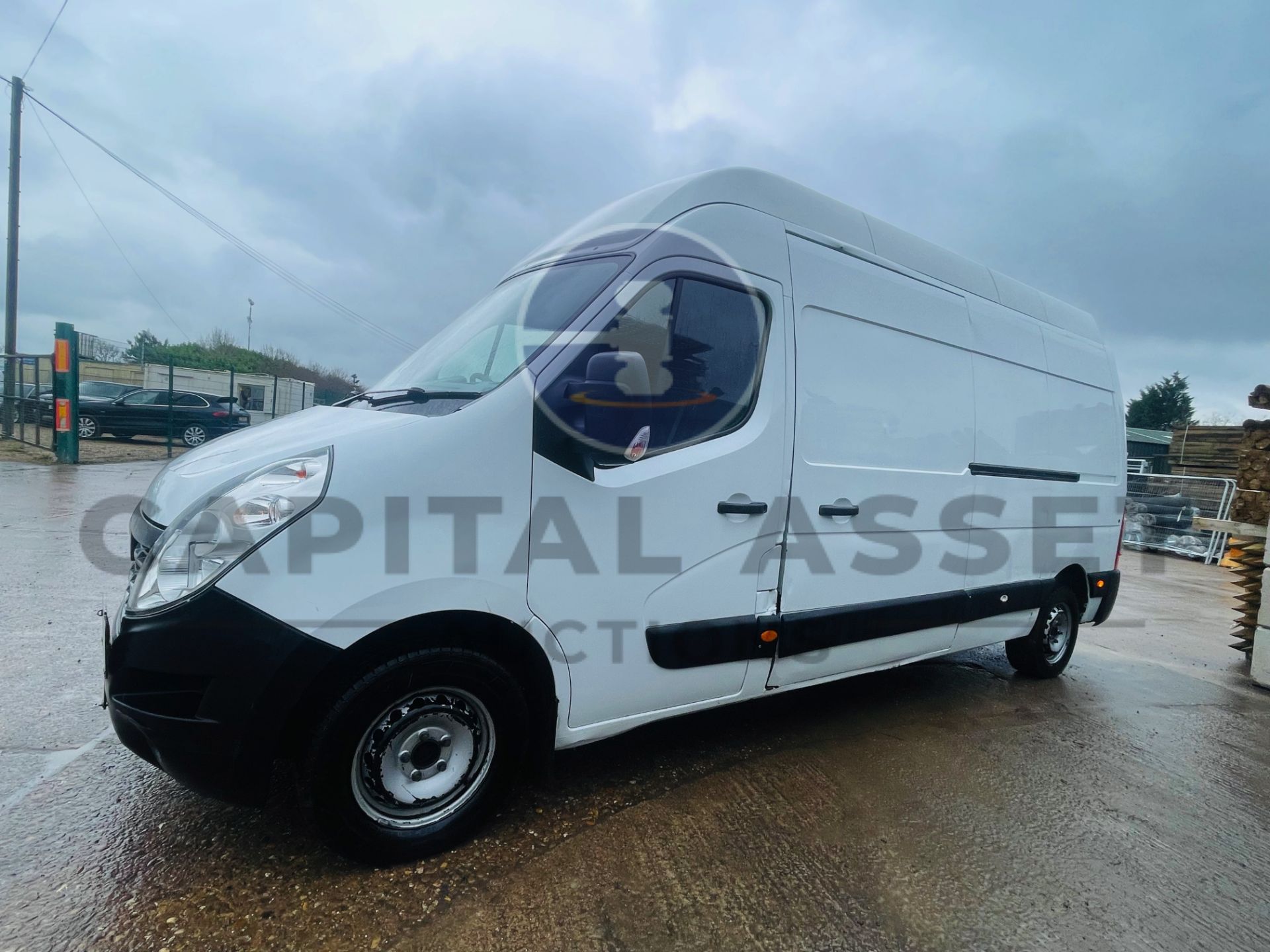 RENAULT MASTER *LWB - EXTRA HI-ROOF* (2018 - EURO 6) 2.3 DCI - 6 SPEED *SAT NAV* (1 OWNER) - Image 8 of 42