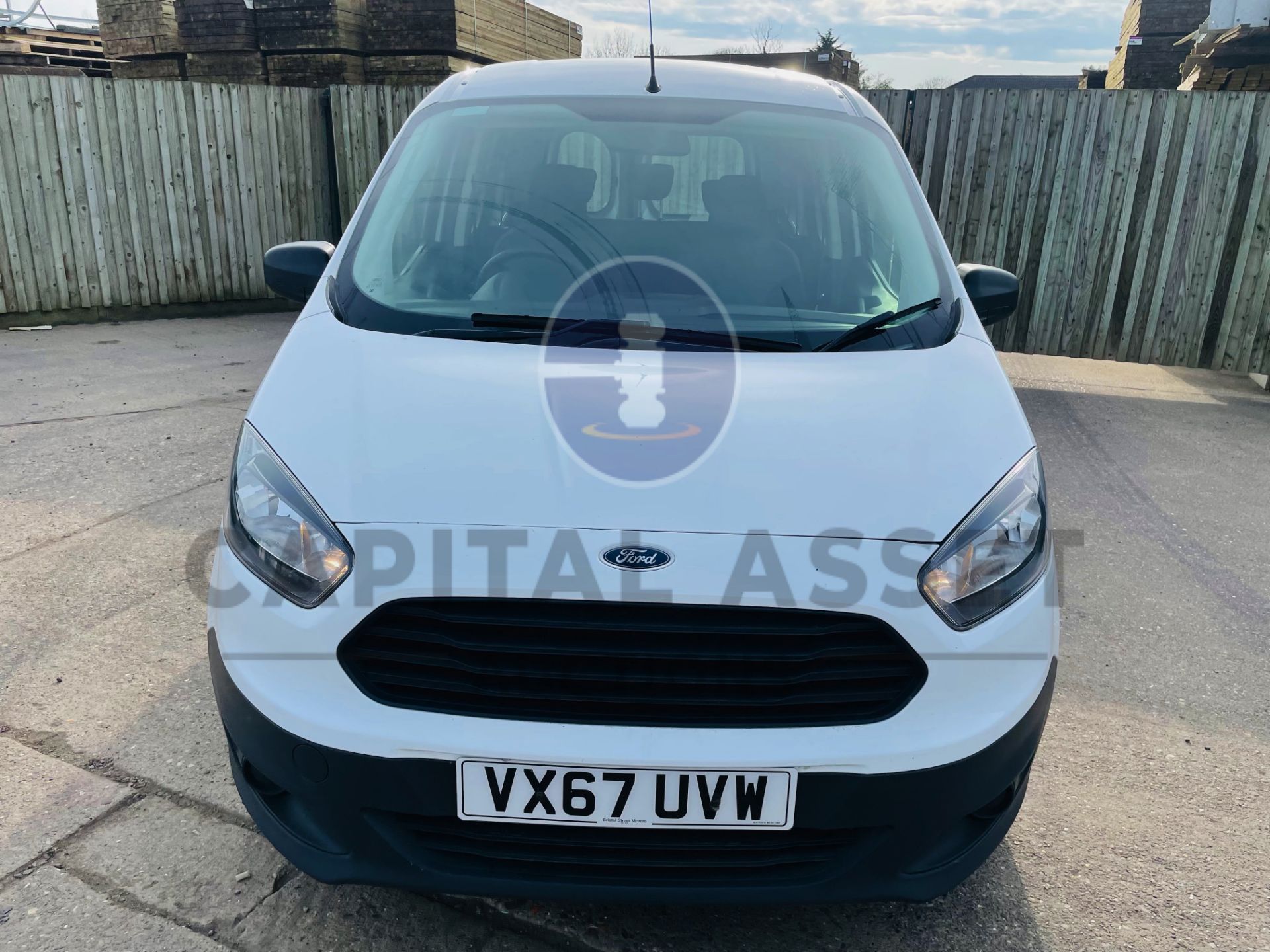 (ON SALE) FORD TRANSIT COURIER *5 SEATER CREW VAN* (2018-EURO 6) 1.5 TDCI -60 MPG+ (1 FORMER KEEPER) - Image 4 of 37