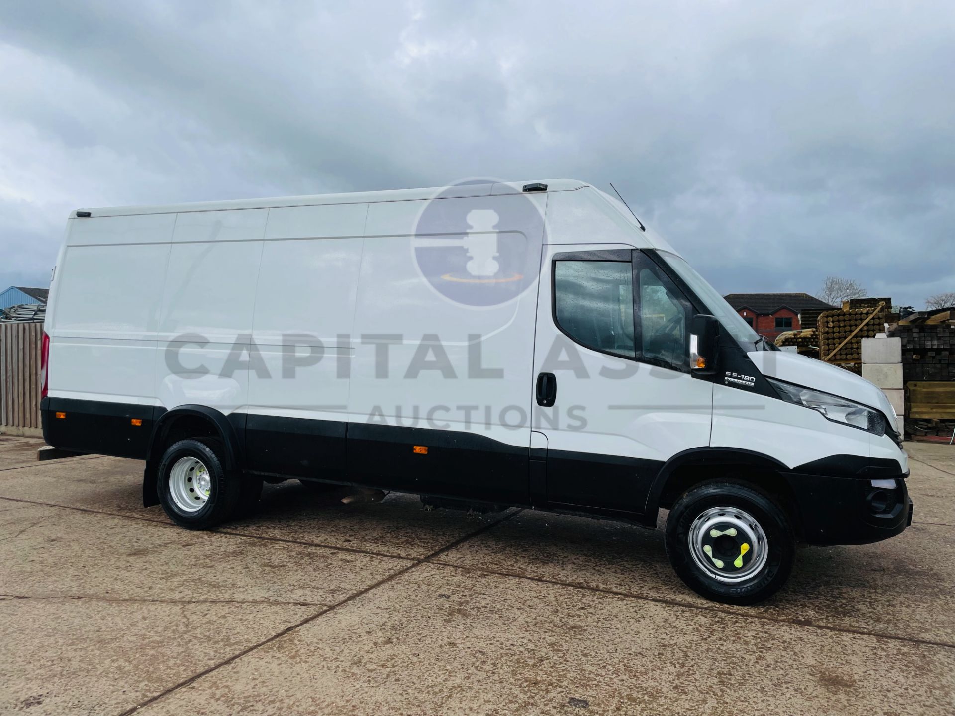 IVECO DAILY 65-180 HI MATIC XLWB (2017 MODEL) EURO 6 - AIR CON - SAT NAV -CRUISE *IDEAL CONVERSAION* - Image 7 of 25