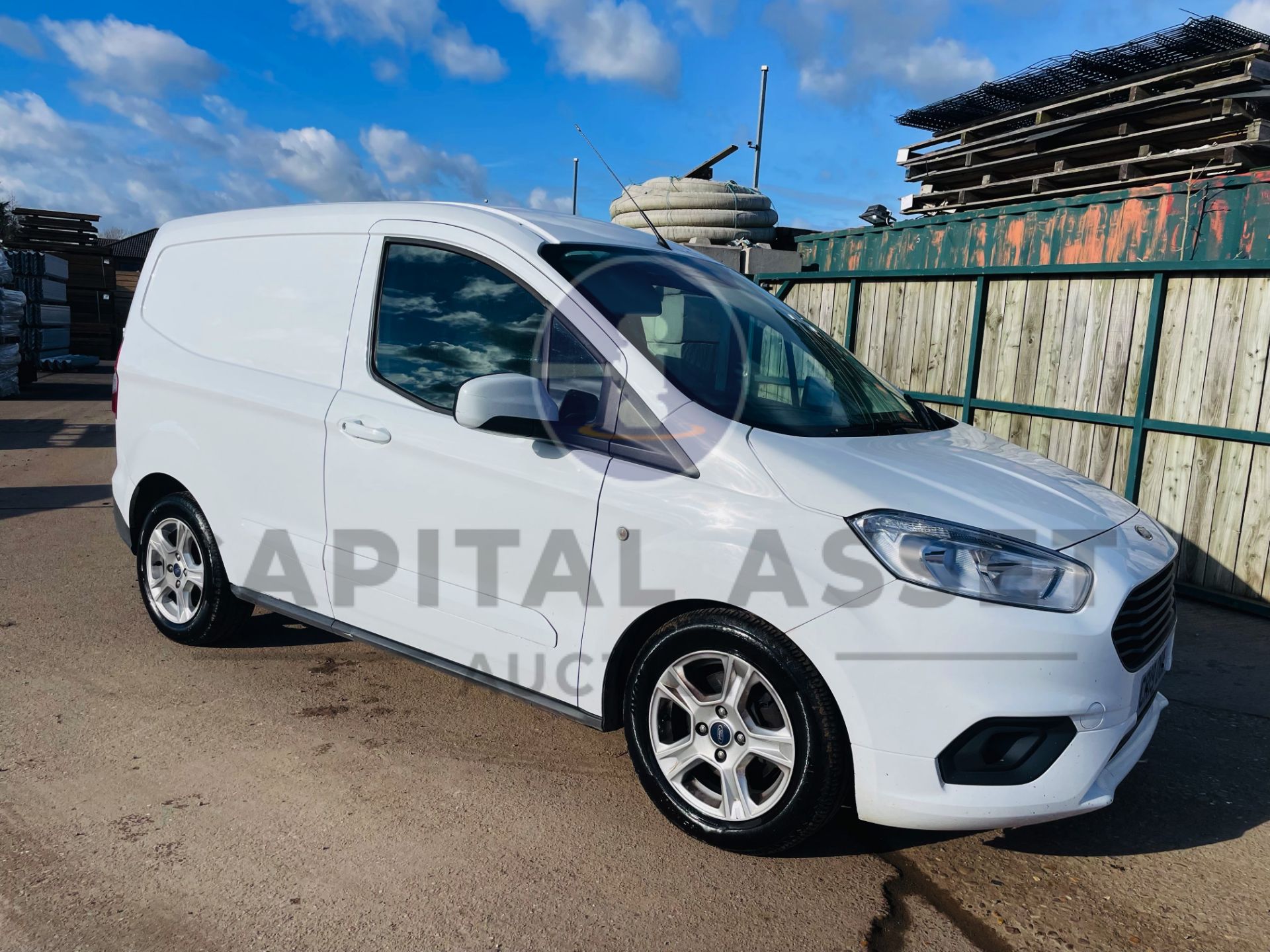 FORD TRANSIT COURIER *LIMITED EDITION* PANEL VAN (2019) '1.5 TDCI - 6 SPEED' A/C & SAT NAV (1 OWNER) - Image 2 of 36