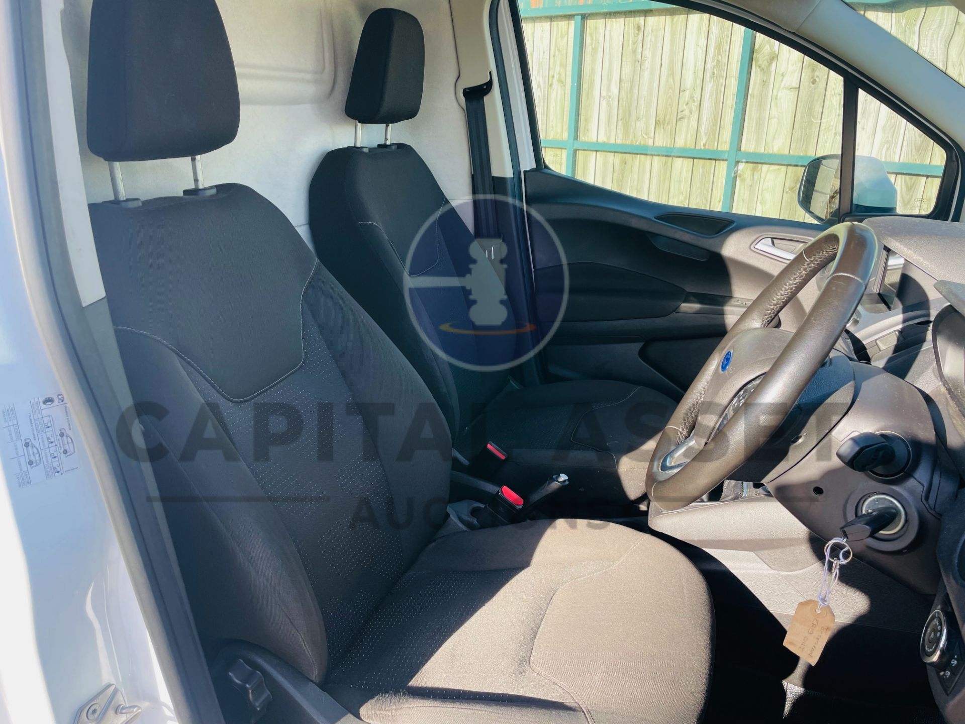 FORD TRANSIT COURIER *LIMITED EDITION* PANEL VAN (2019) '1.5 TDCI - 6 SPEED' A/C & SAT NAV (1 OWNER) - Image 22 of 36