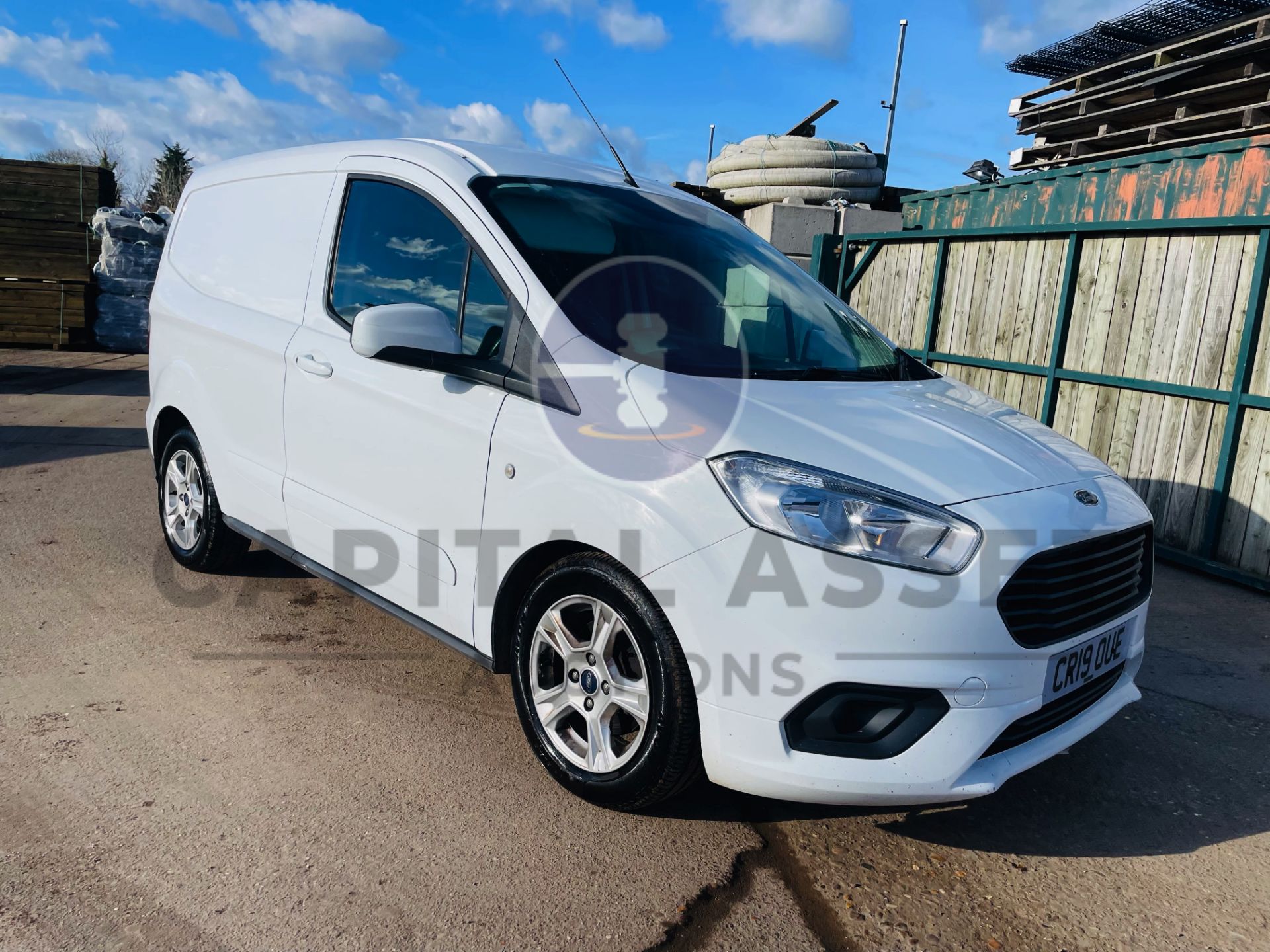 FORD TRANSIT COURIER *LIMITED EDITION* PANEL VAN (2019) '1.5 TDCI - 6 SPEED' A/C & SAT NAV (1 OWNER) - Image 3 of 36