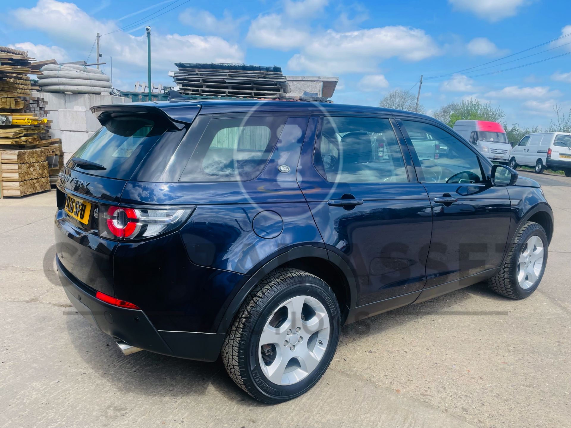 (On Sale) LAND ROVER DISCOVERY SPORT *SE TECH* 5 DOOR SUV (2016) 2.0 TD4-AUTO STOP/START *HUGE SPEC* - Image 12 of 46