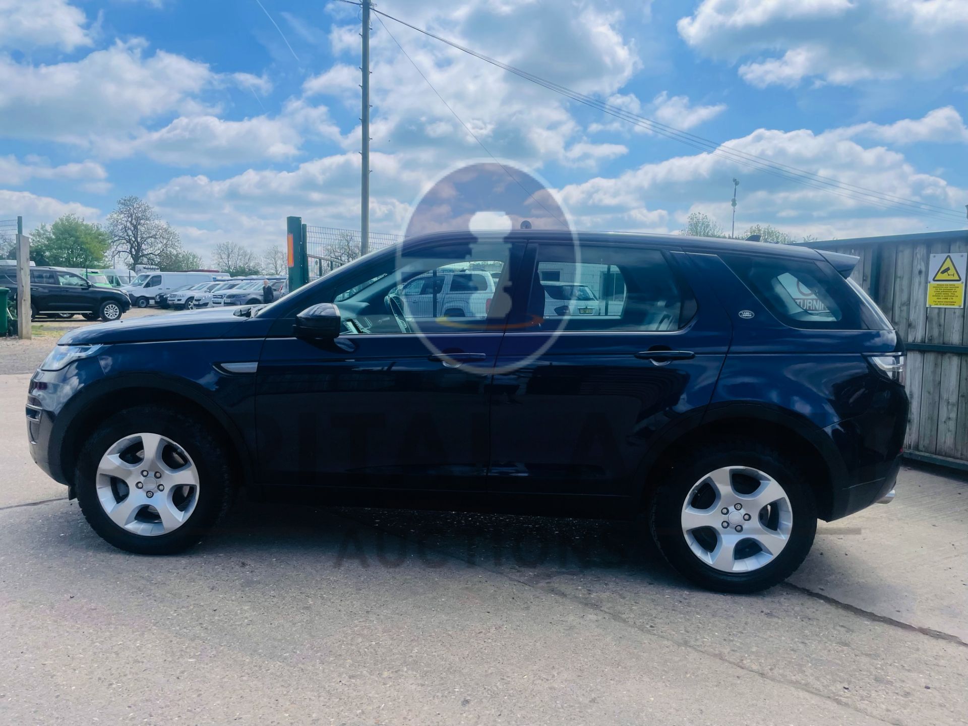 (On Sale) LAND ROVER DISCOVERY SPORT *SE TECH* 5 DOOR SUV (2016) 2.0 TD4-AUTO STOP/START *HUGE SPEC* - Image 8 of 46