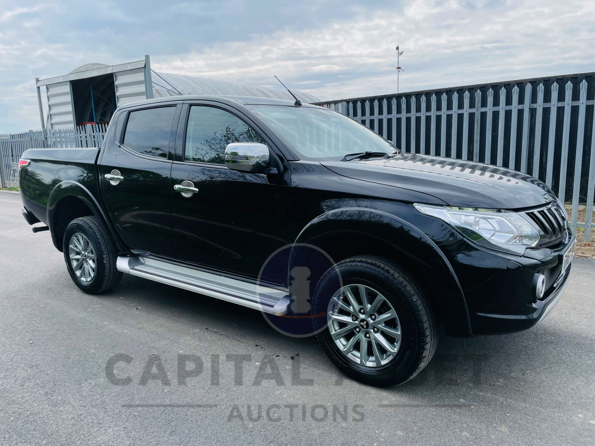 (ON SALE) MITSUBISHI L200 "BARBARIAN" DI-D AUTO (2018 MODEL) 1 OWNER *TOP SPEC* NAV -LOW MILEAGE FSH - Image 6 of 29