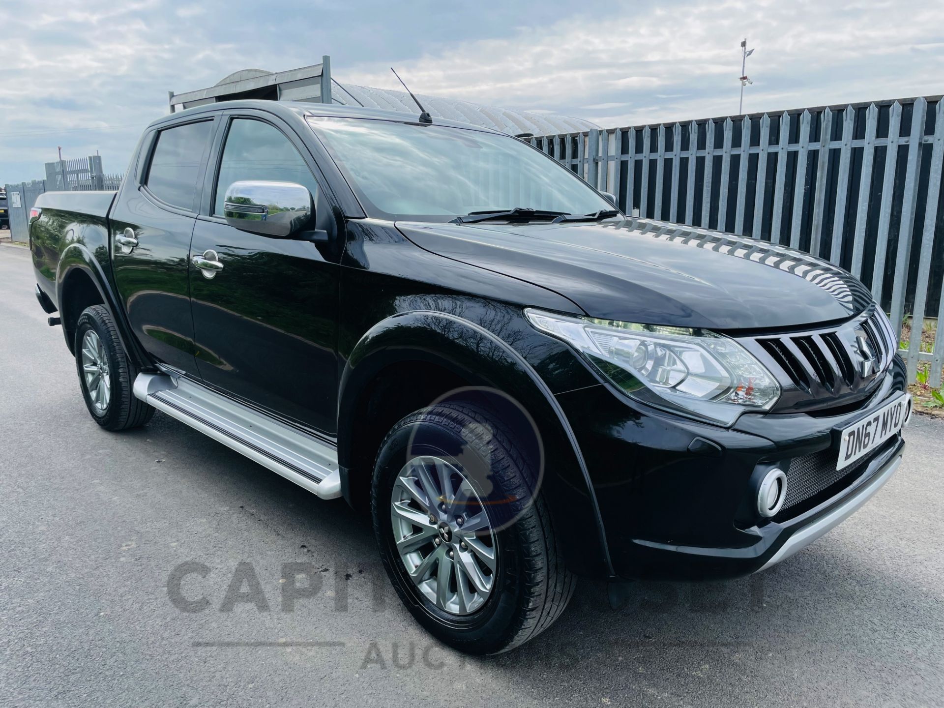 (ON SALE) MITSUBISHI L200 "BARBARIAN" DI-D AUTO (2018 MODEL) 1 OWNER *TOP SPEC* NAV -LOW MILEAGE FSH - Image 5 of 29