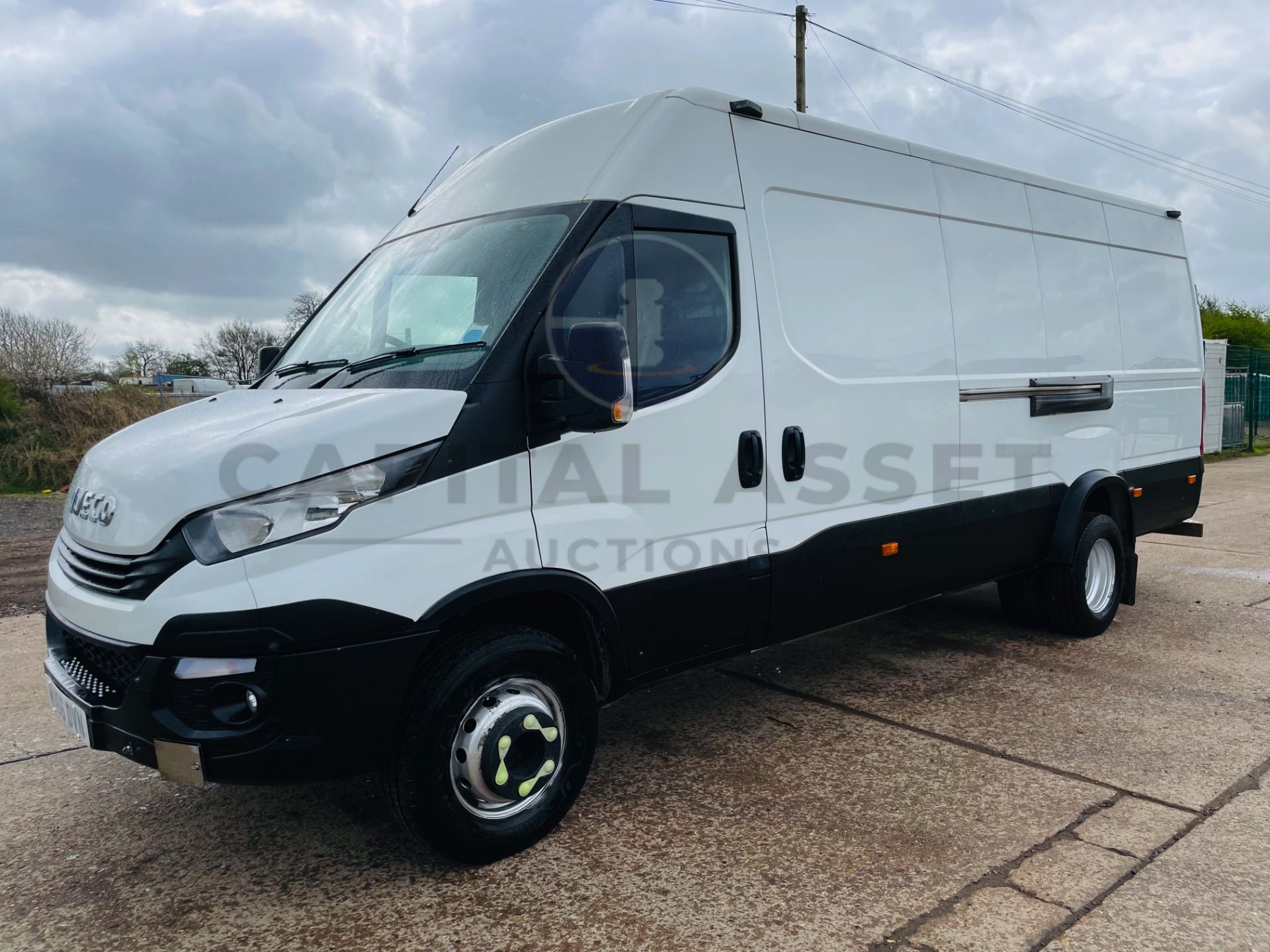 IVECO DAILY 65-180 HI MATIC XLWB (2017 MODEL) EURO 6 - AIR CON - SAT NAV -CRUISE *IDEAL CONVERSAION* - Image 2 of 25