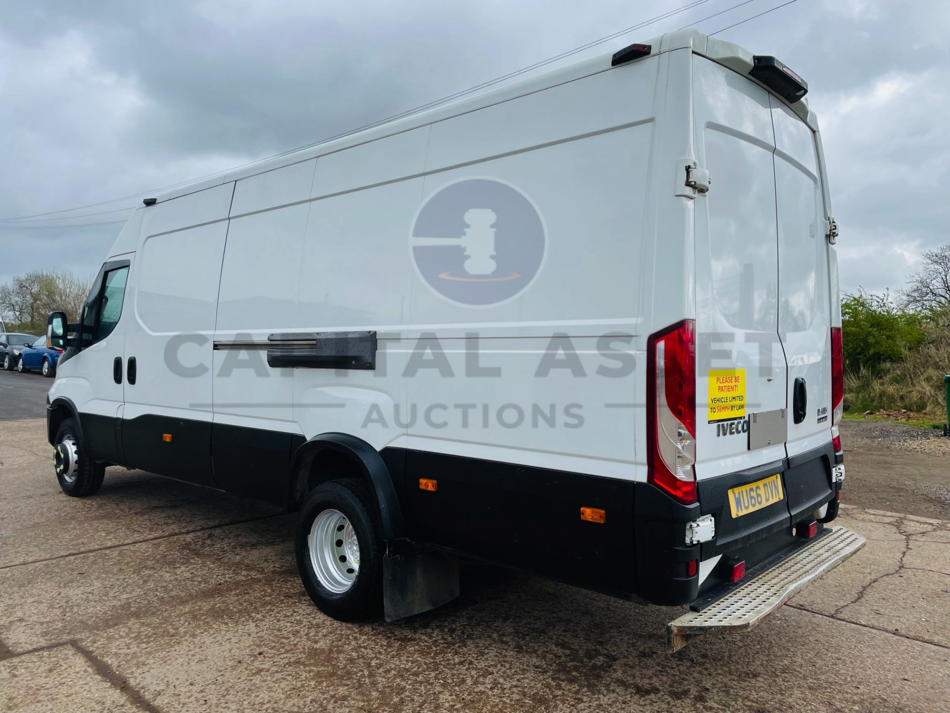 IVECO DAILY 65-180 HI MATIC XLWB (2017 MODEL) EURO 6 - AIR CON - SAT NAV -CRUISE *IDEAL CONVERSAION* - Image 11 of 25