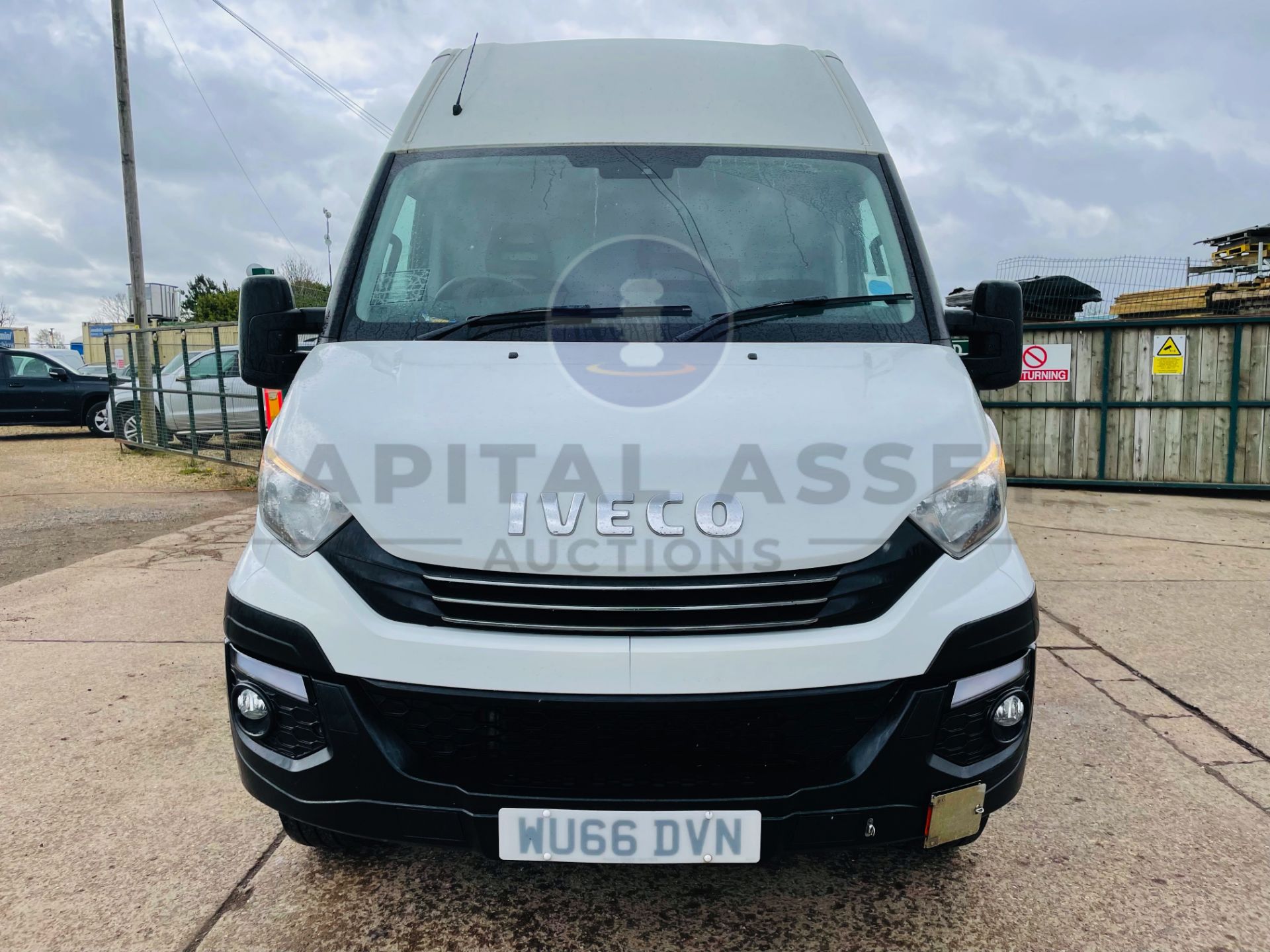 IVECO DAILY 65-180 HI MATIC XLWB (2017 MODEL) EURO 6 - AIR CON - SAT NAV -CRUISE *IDEAL CONVERSAION* - Image 4 of 25