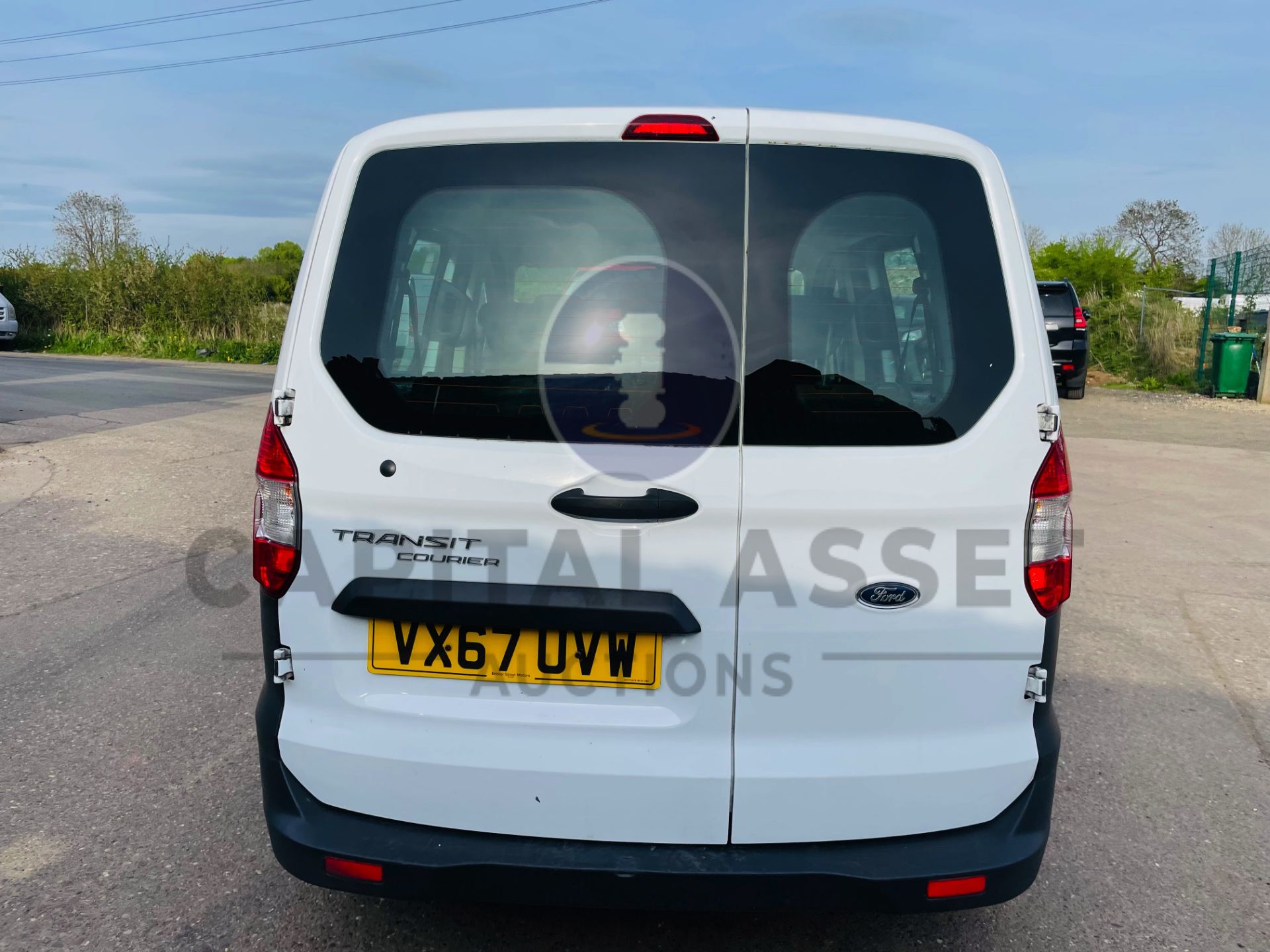 (ON SALE) FORD TRANSIT COURIER *5 SEATER CREW VAN* (2018-EURO 6) 1.5 TDCI -60 MPG+ (1 FORMER KEEPER) - Image 11 of 37