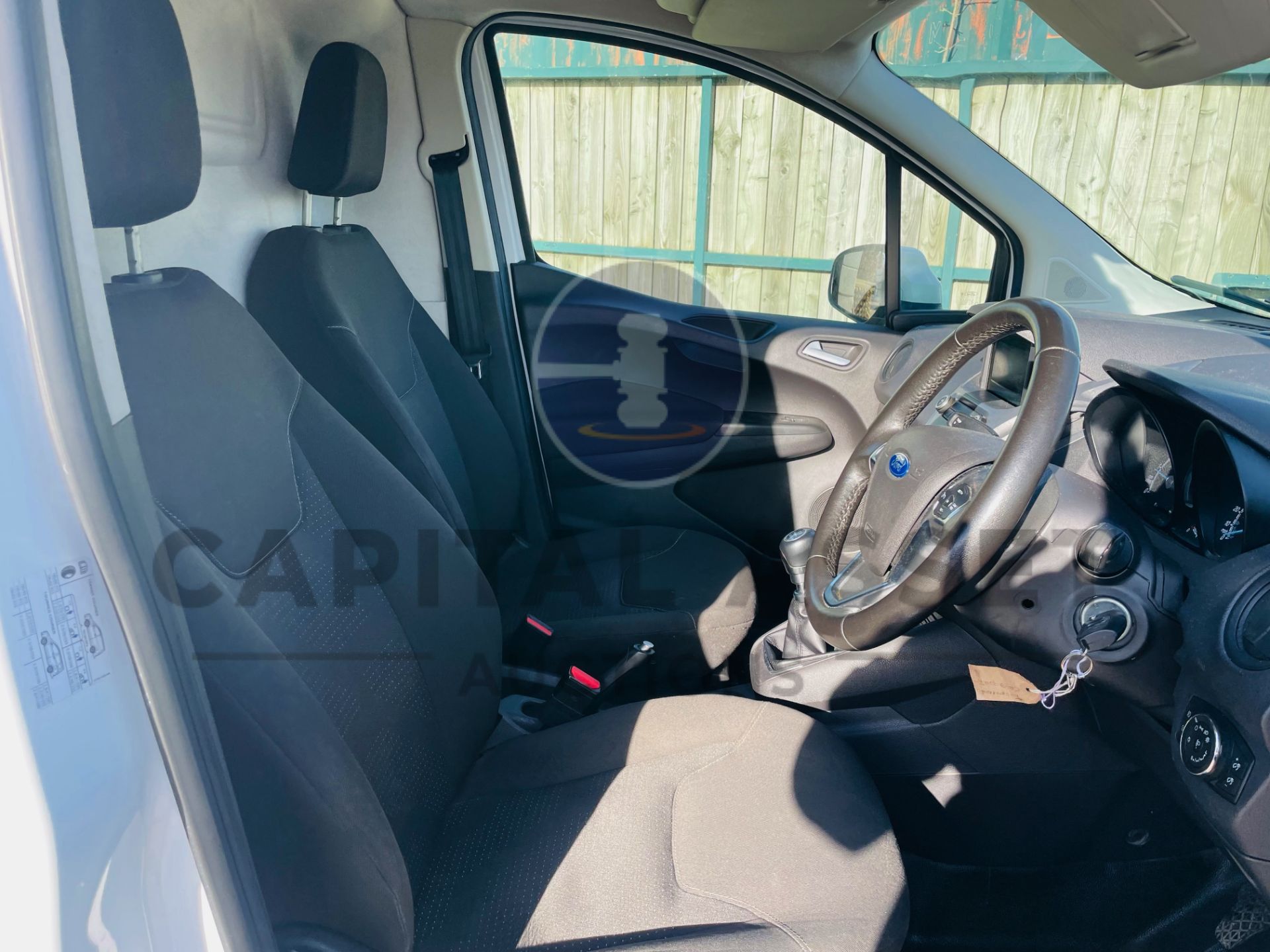 FORD TRANSIT COURIER *LIMITED EDITION* PANEL VAN (2019) '1.5 TDCI - 6 SPEED' A/C & SAT NAV (1 OWNER) - Image 23 of 36