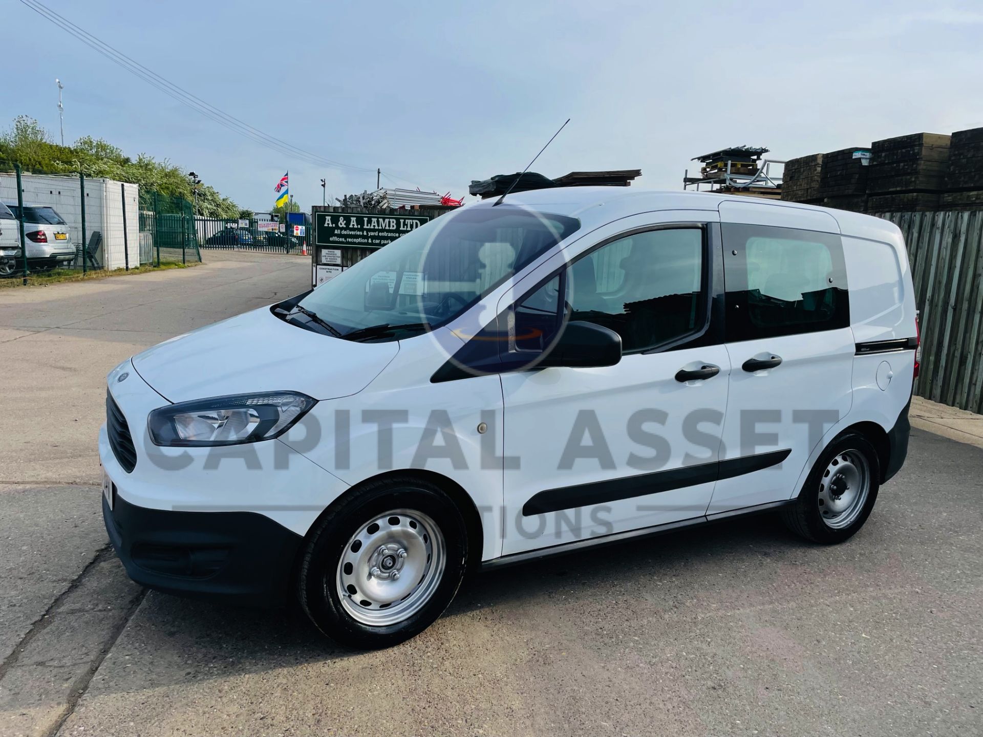 (ON SALE) FORD TRANSIT COURIER *5 SEATER CREW VAN* (2018-EURO 6) 1.5 TDCI -60 MPG+ (1 FORMER KEEPER) - Image 7 of 37